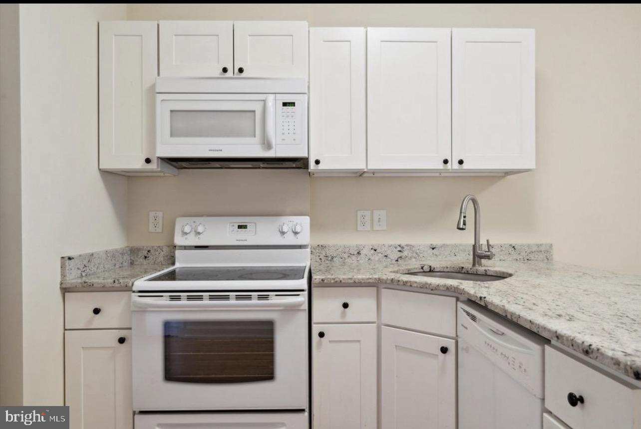 1206 E PALMER STREET 2