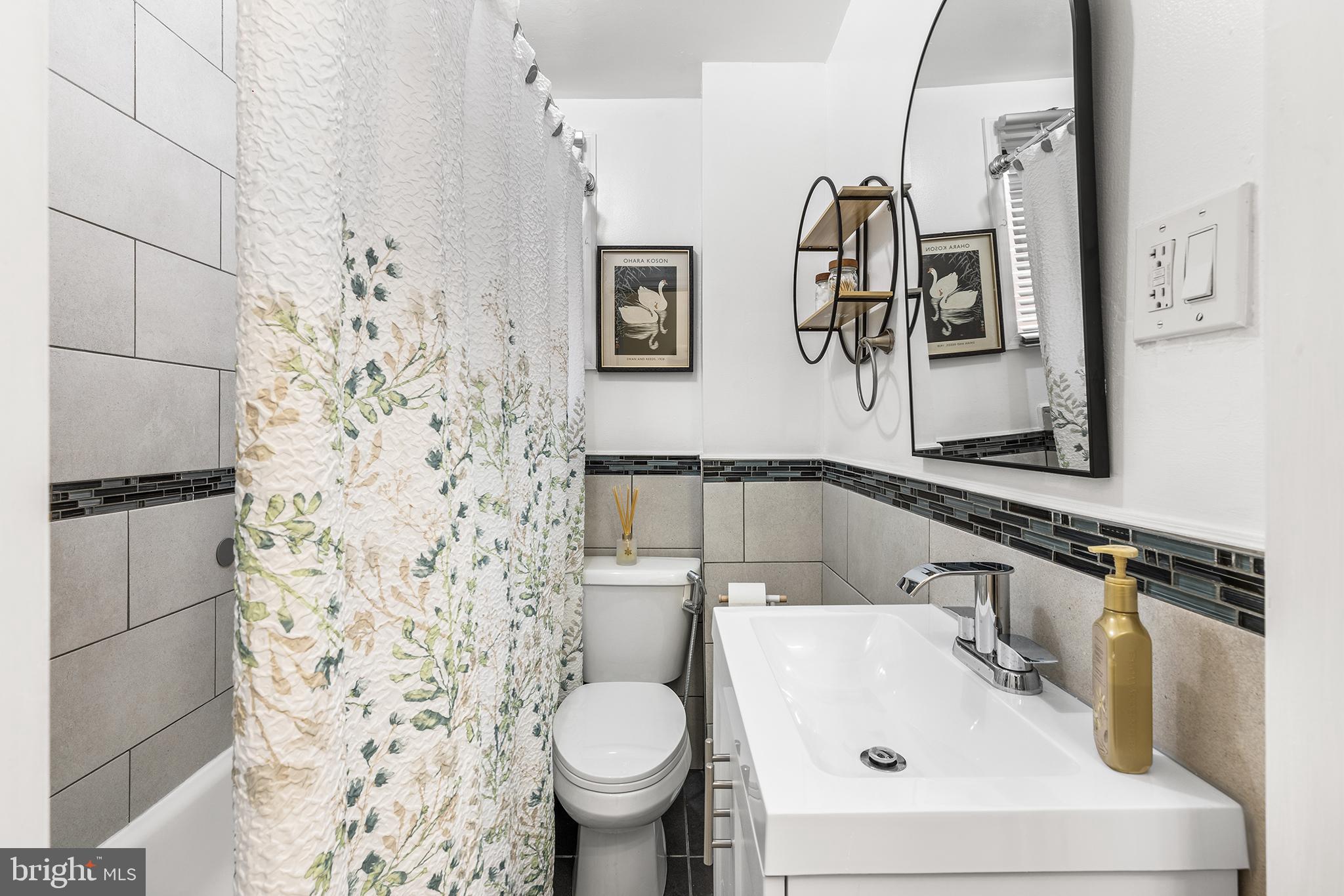 2335 S CHADWICK STREET