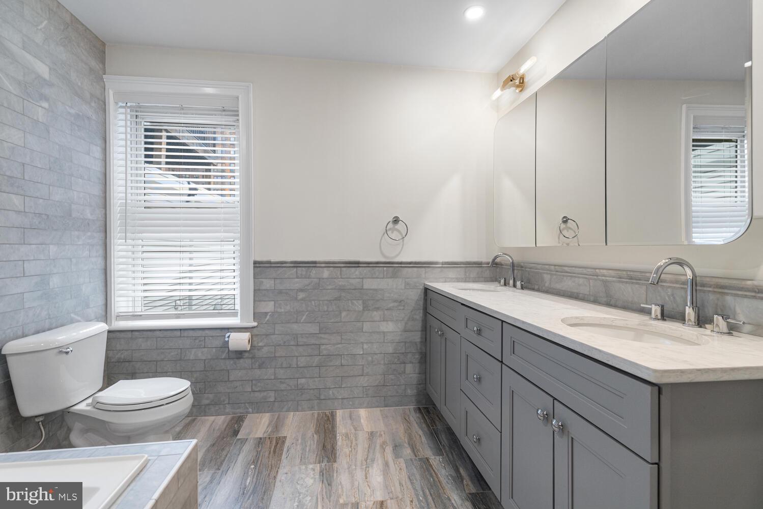 2214 BRANDYWINE STREET