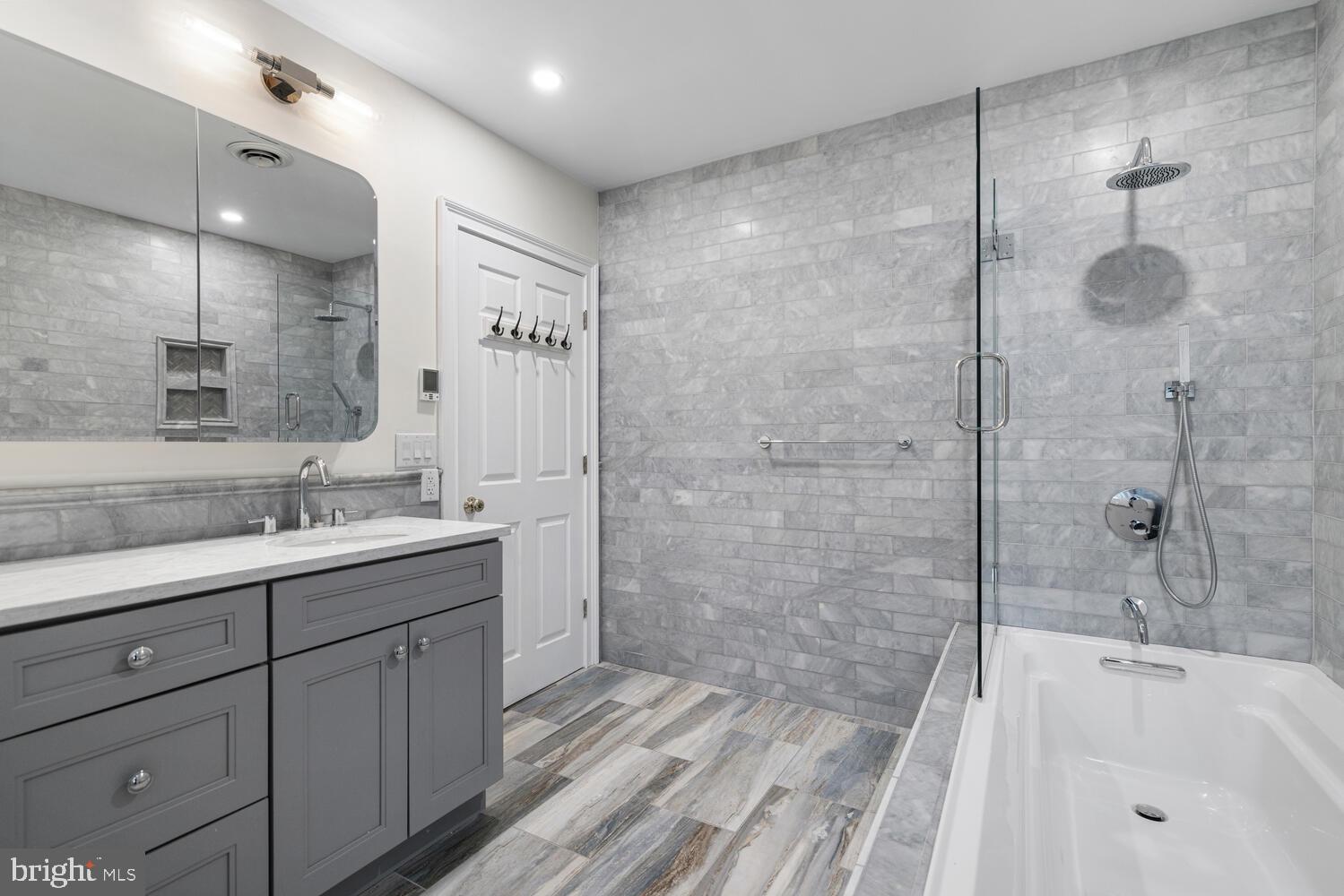 2214 BRANDYWINE STREET