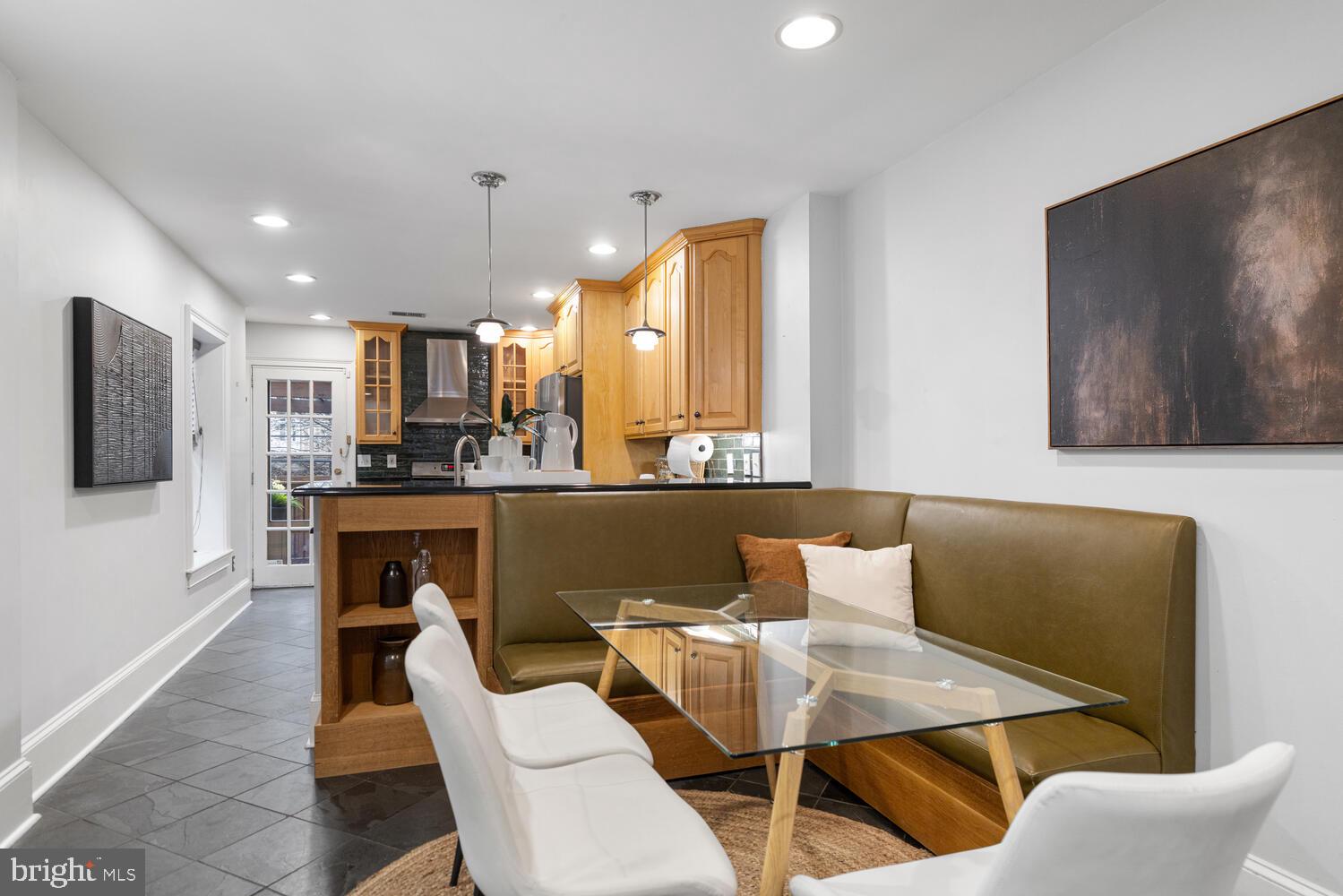 2214 BRANDYWINE STREET