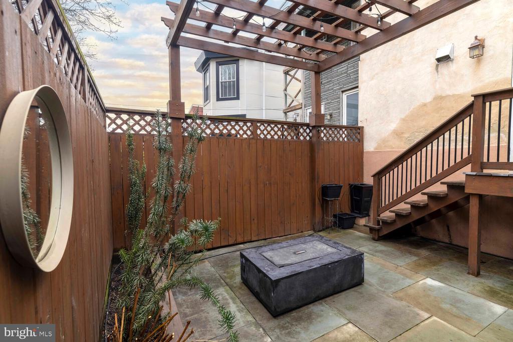 2214 BRANDYWINE STREET