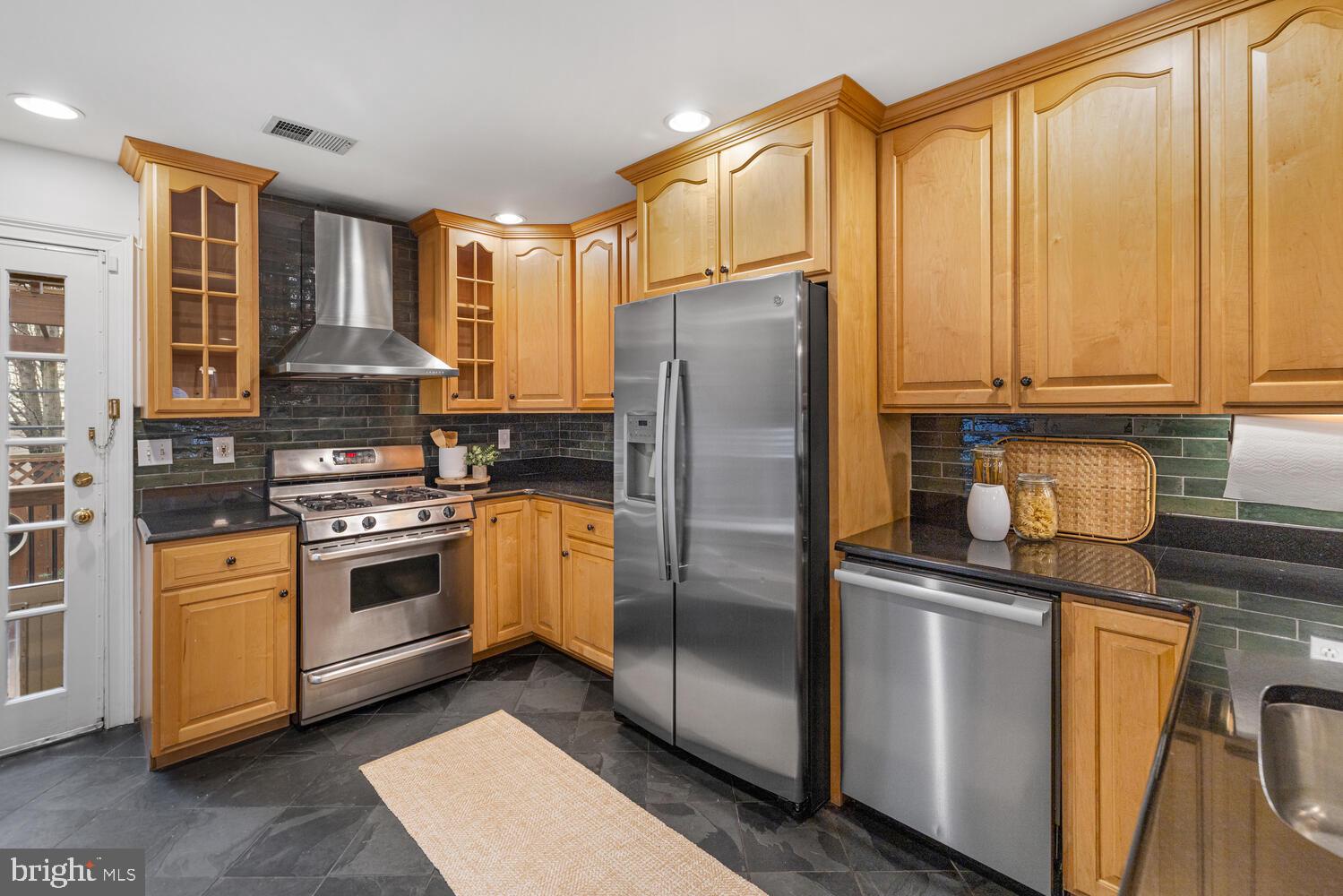 2214 BRANDYWINE STREET