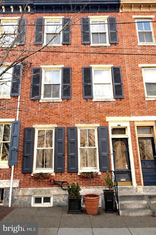 2214 BRANDYWINE STREET
