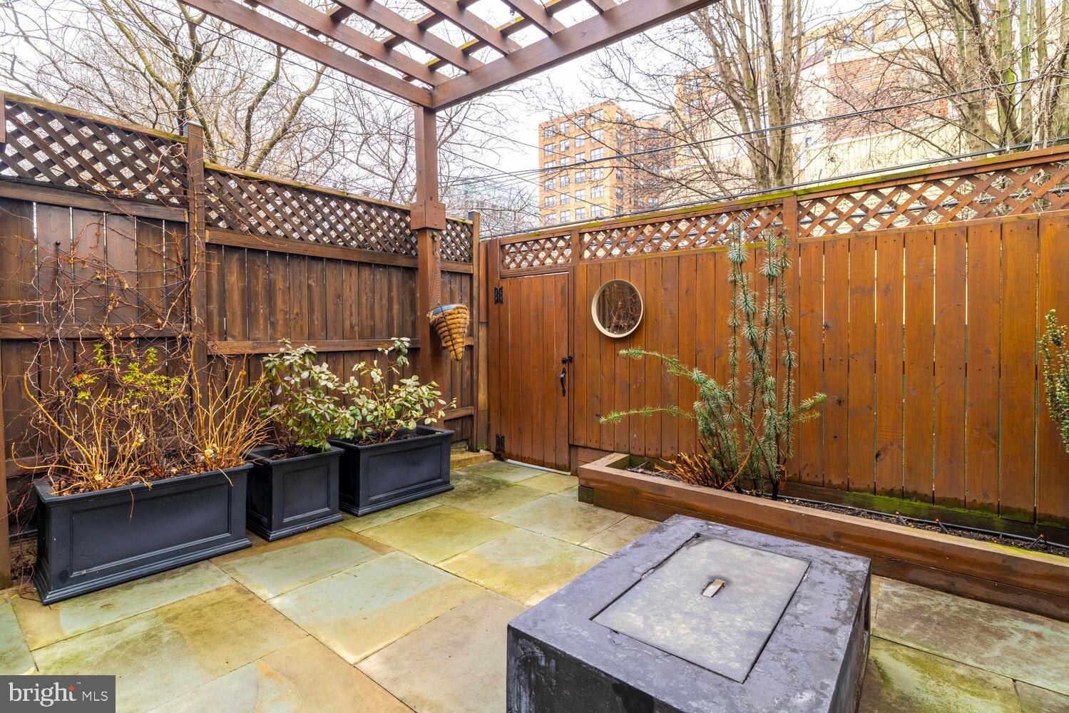 2214 BRANDYWINE STREET