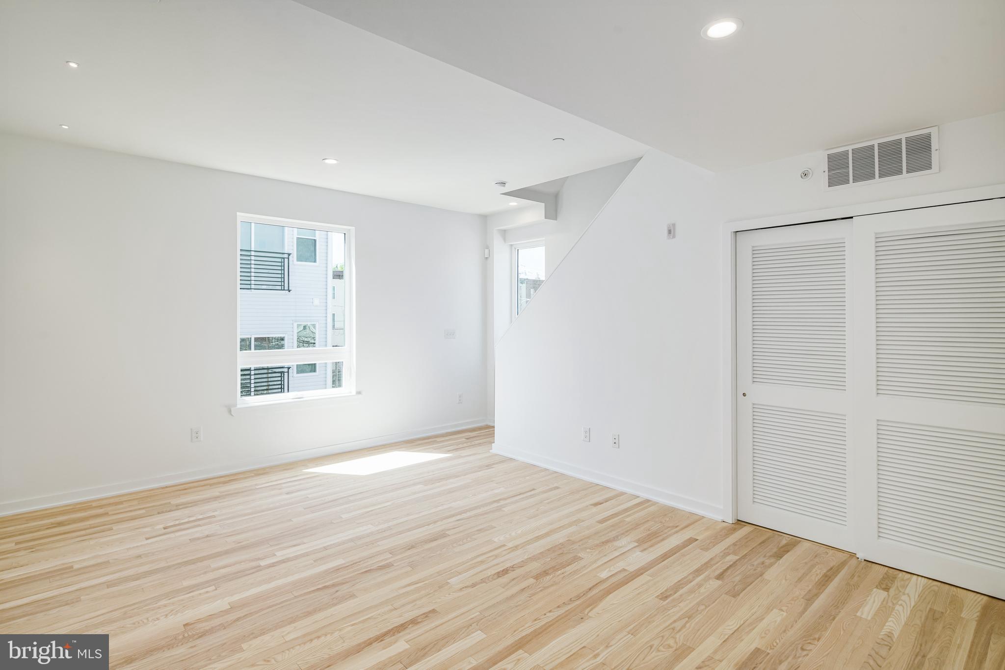 1842 E HAROLD STREET 5