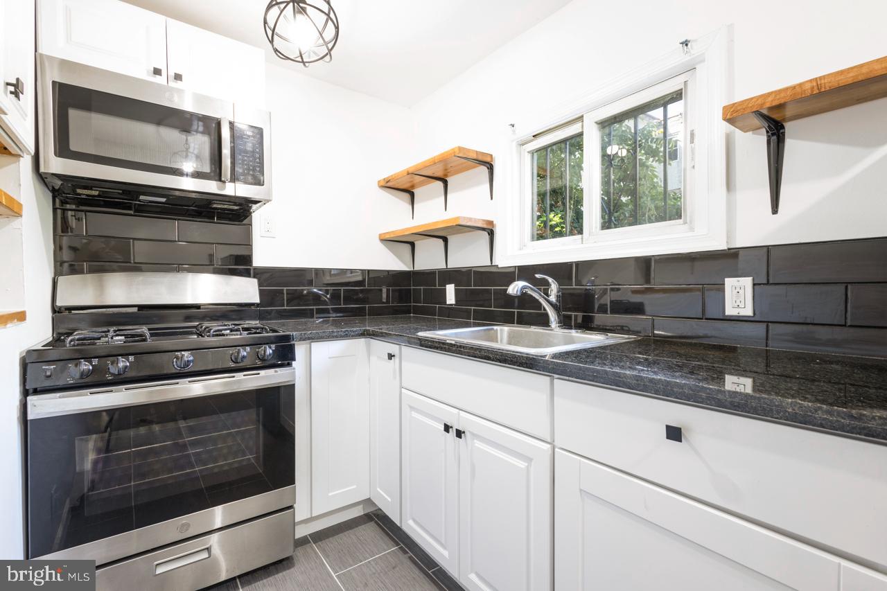 2316 N MYRTLEWOOD STREET