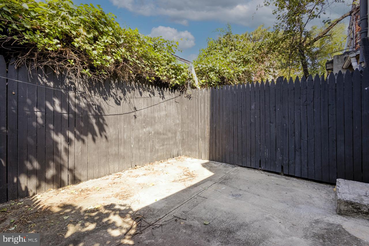 2316 N MYRTLEWOOD STREET