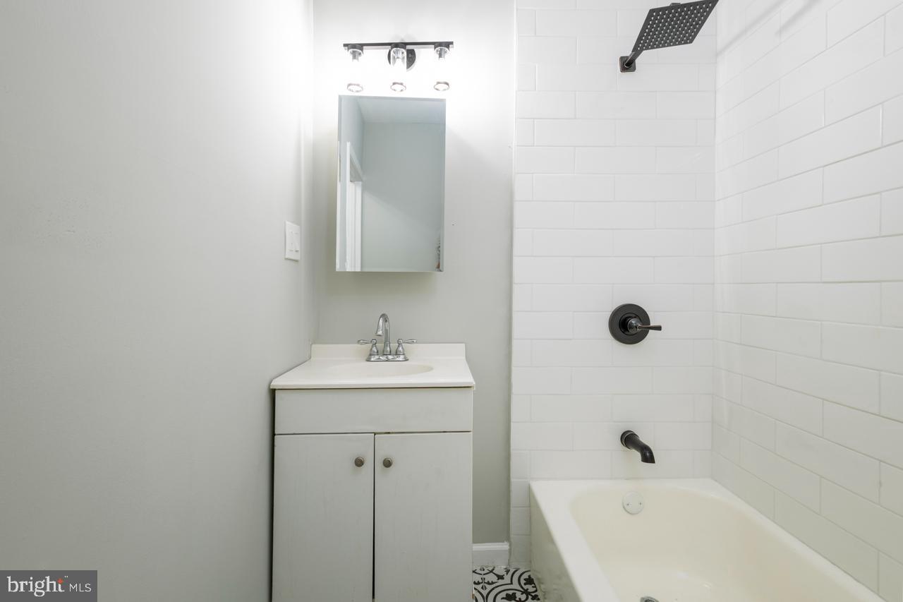 2316 N MYRTLEWOOD STREET