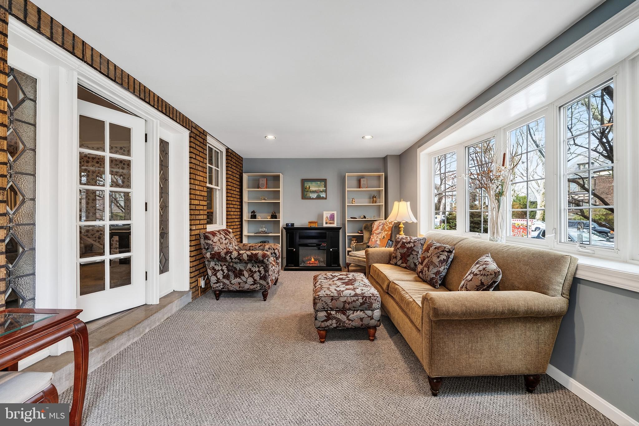 990 E GODFREY AVENUE