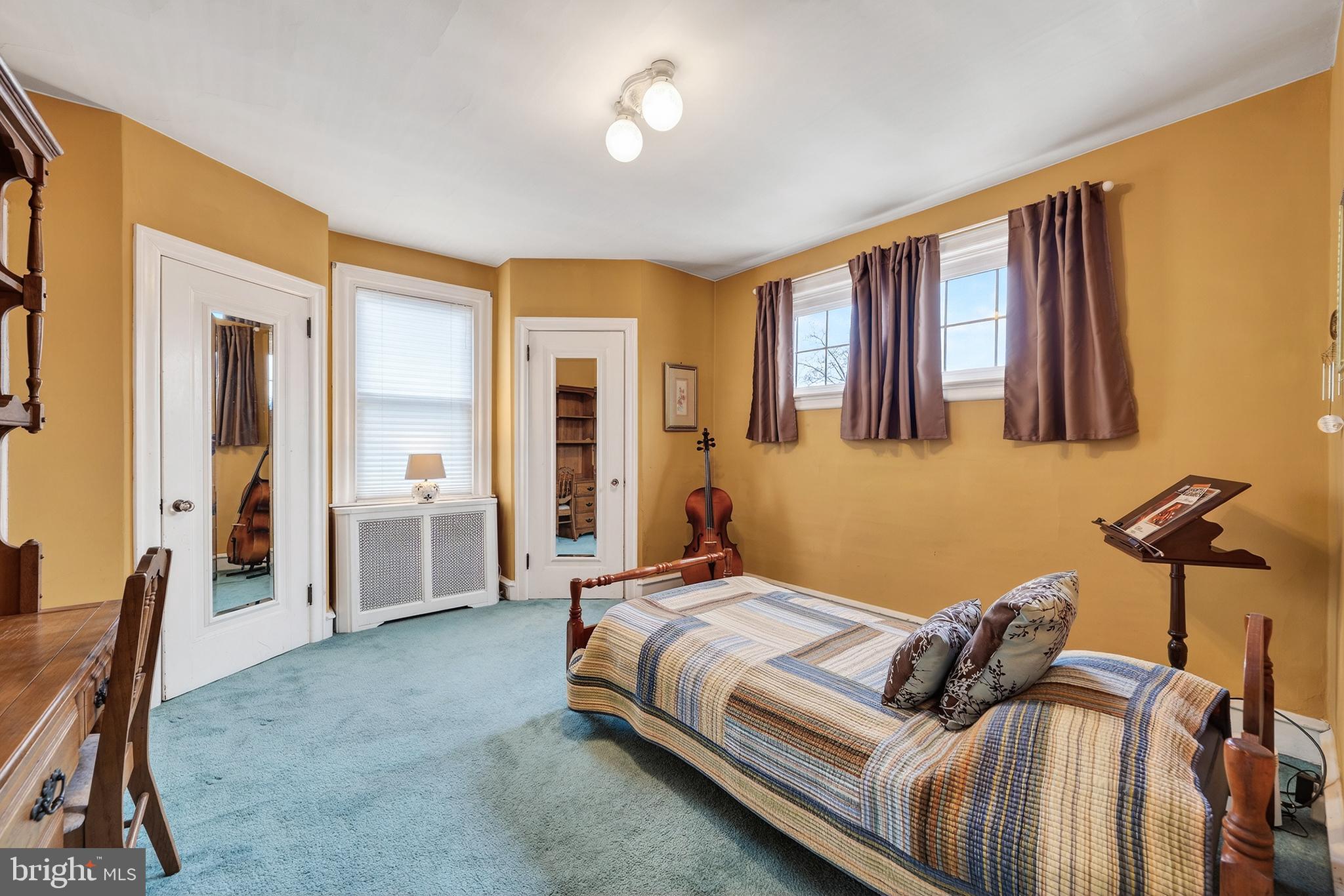 990 E GODFREY AVENUE