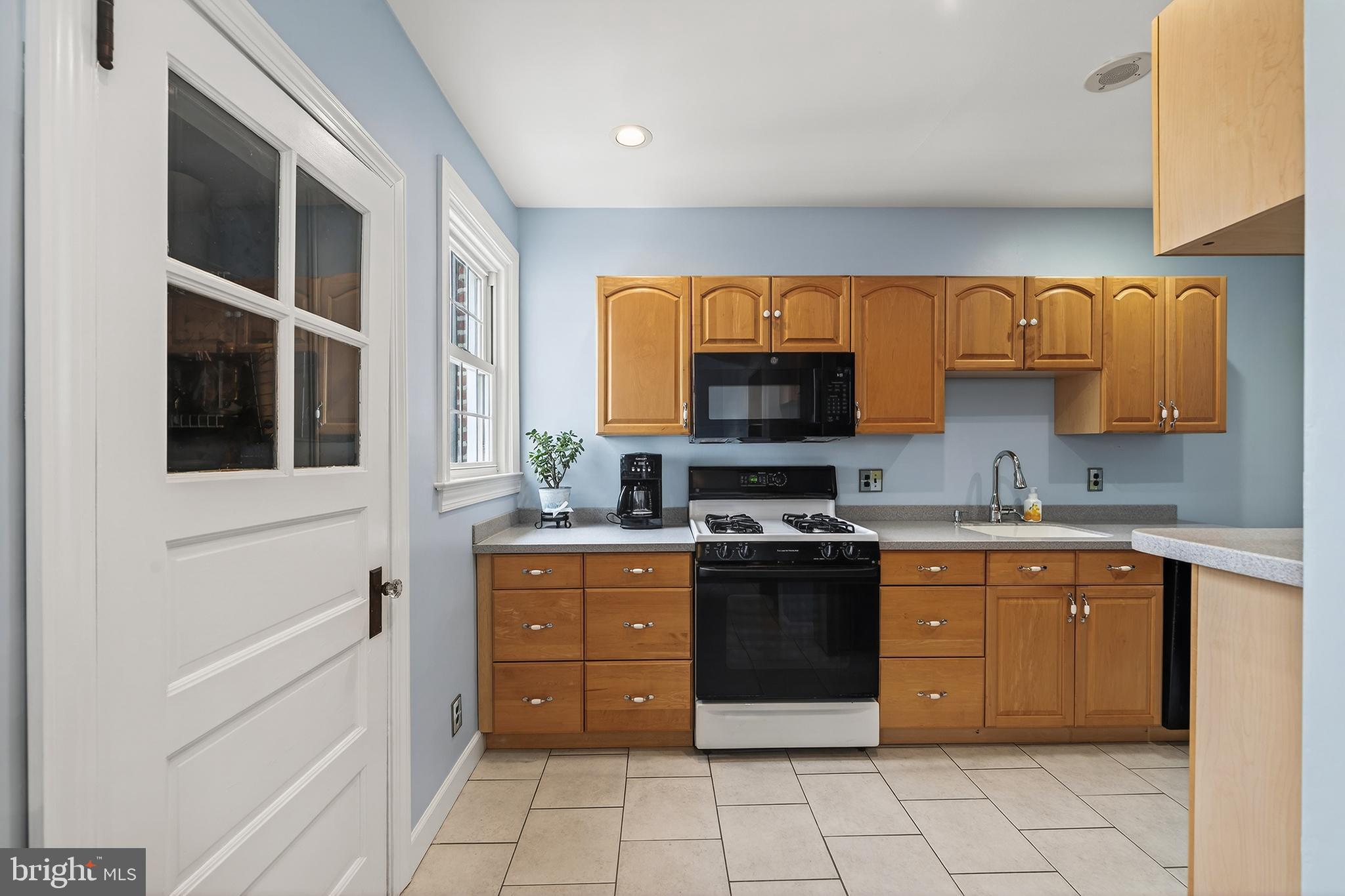 990 E GODFREY AVENUE