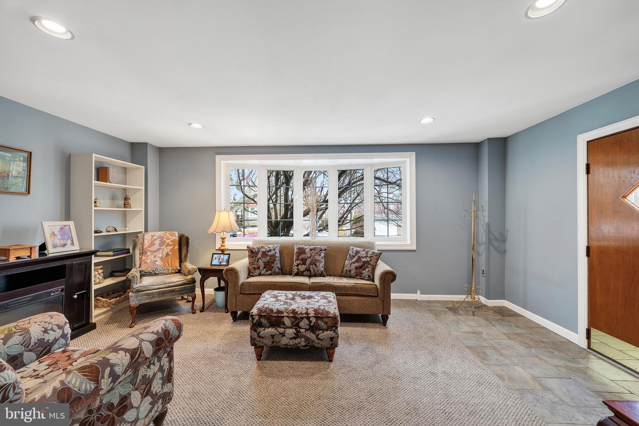 990 E GODFREY AVENUE