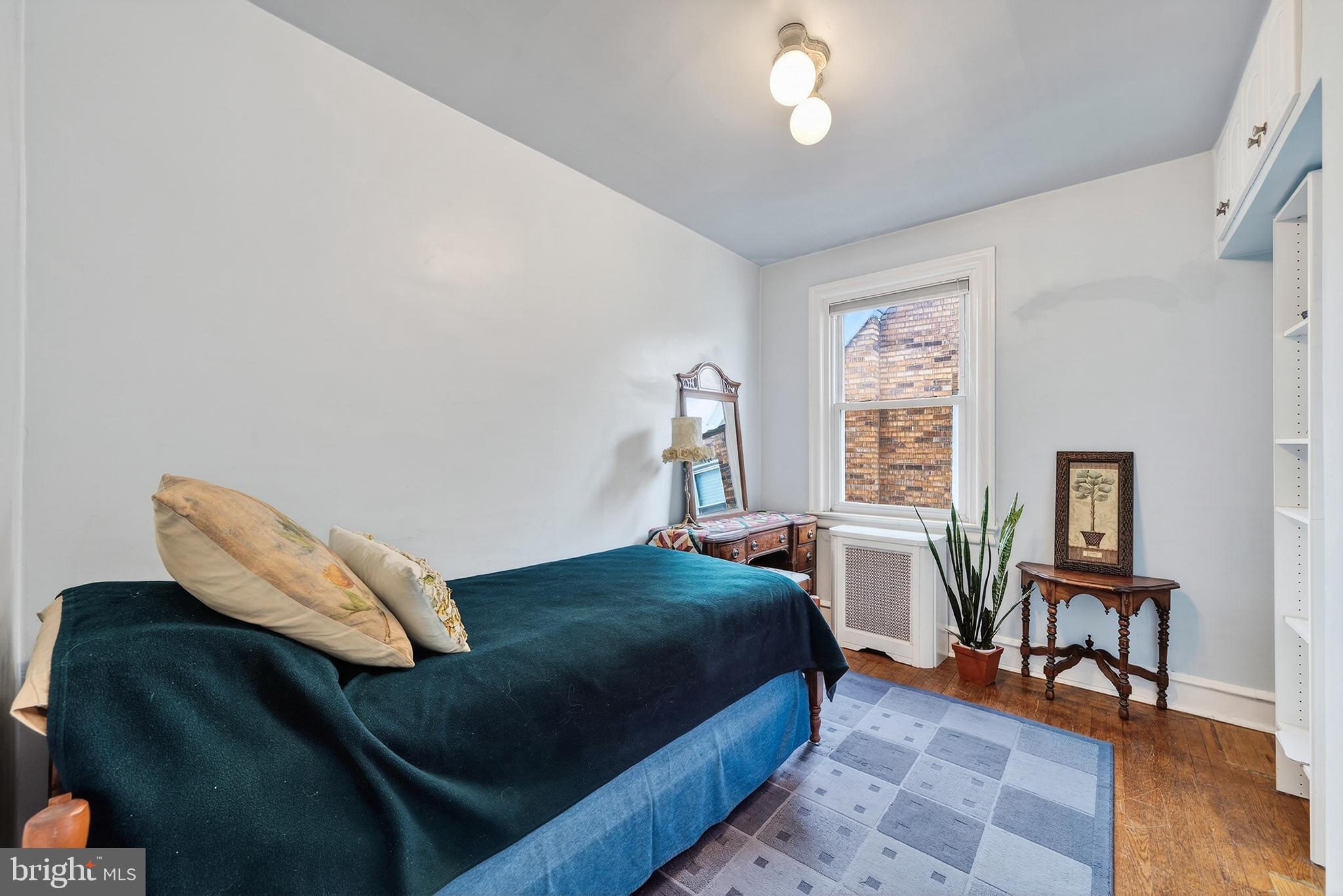 990 E GODFREY AVENUE