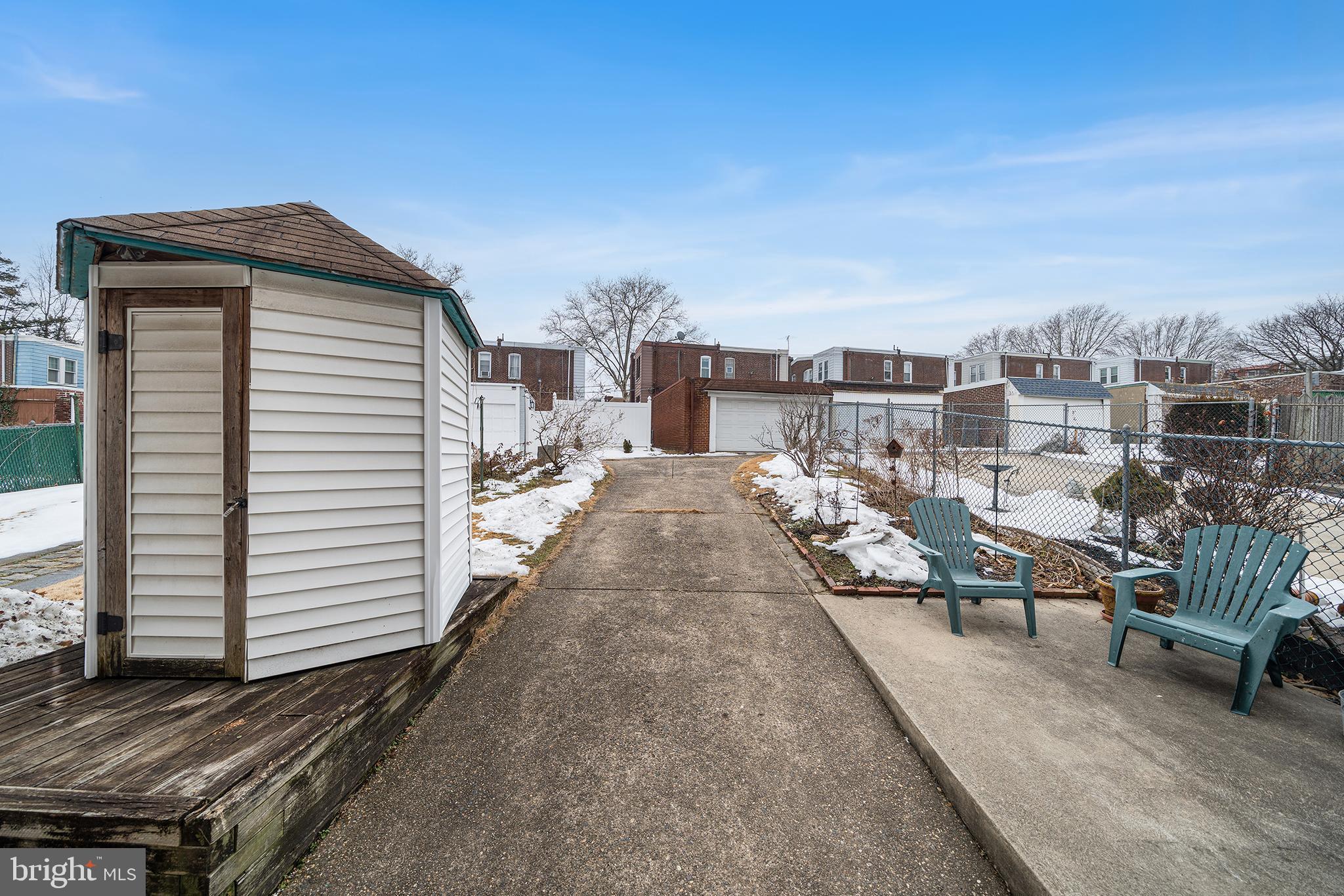 990 E GODFREY AVENUE