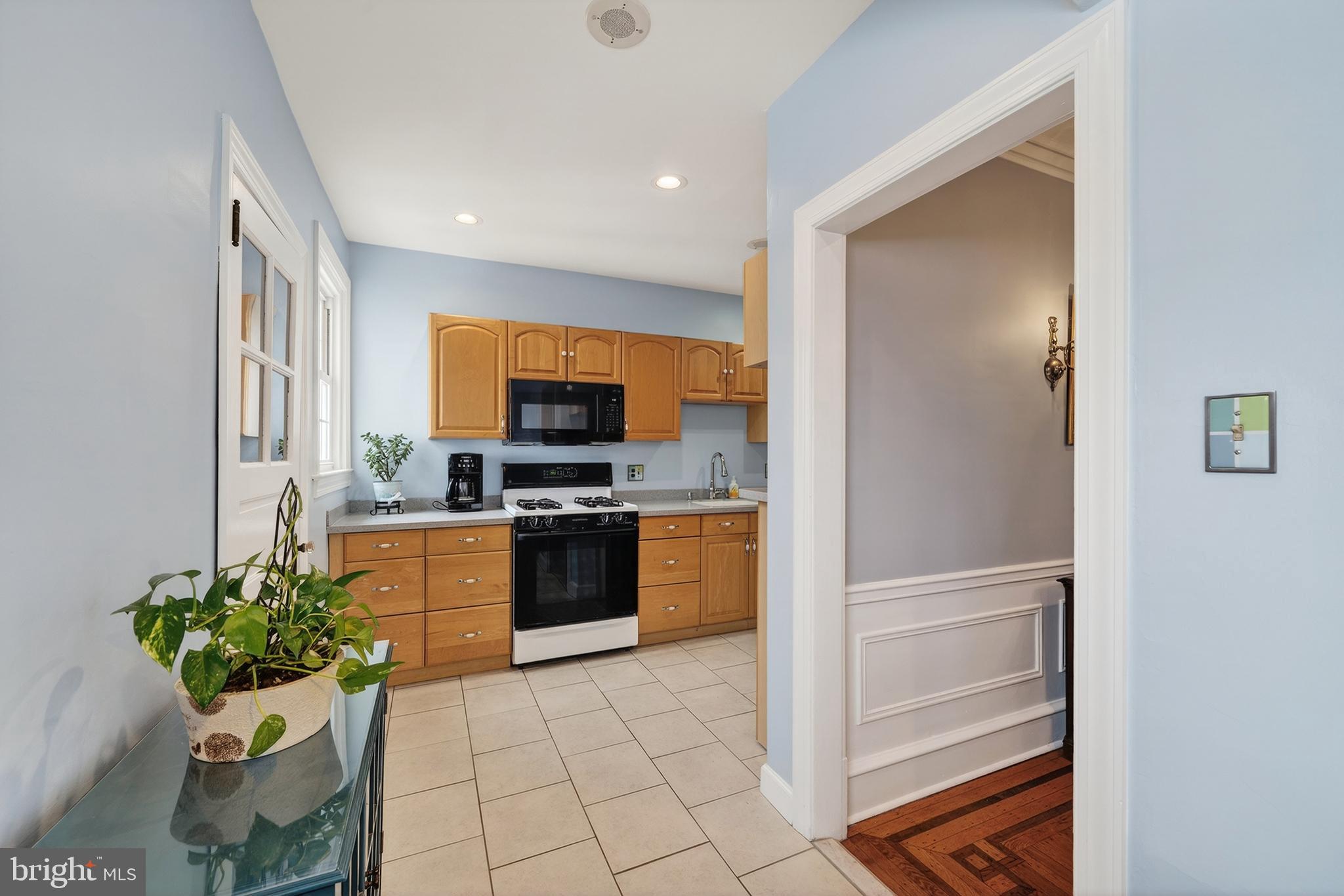 990 E GODFREY AVENUE