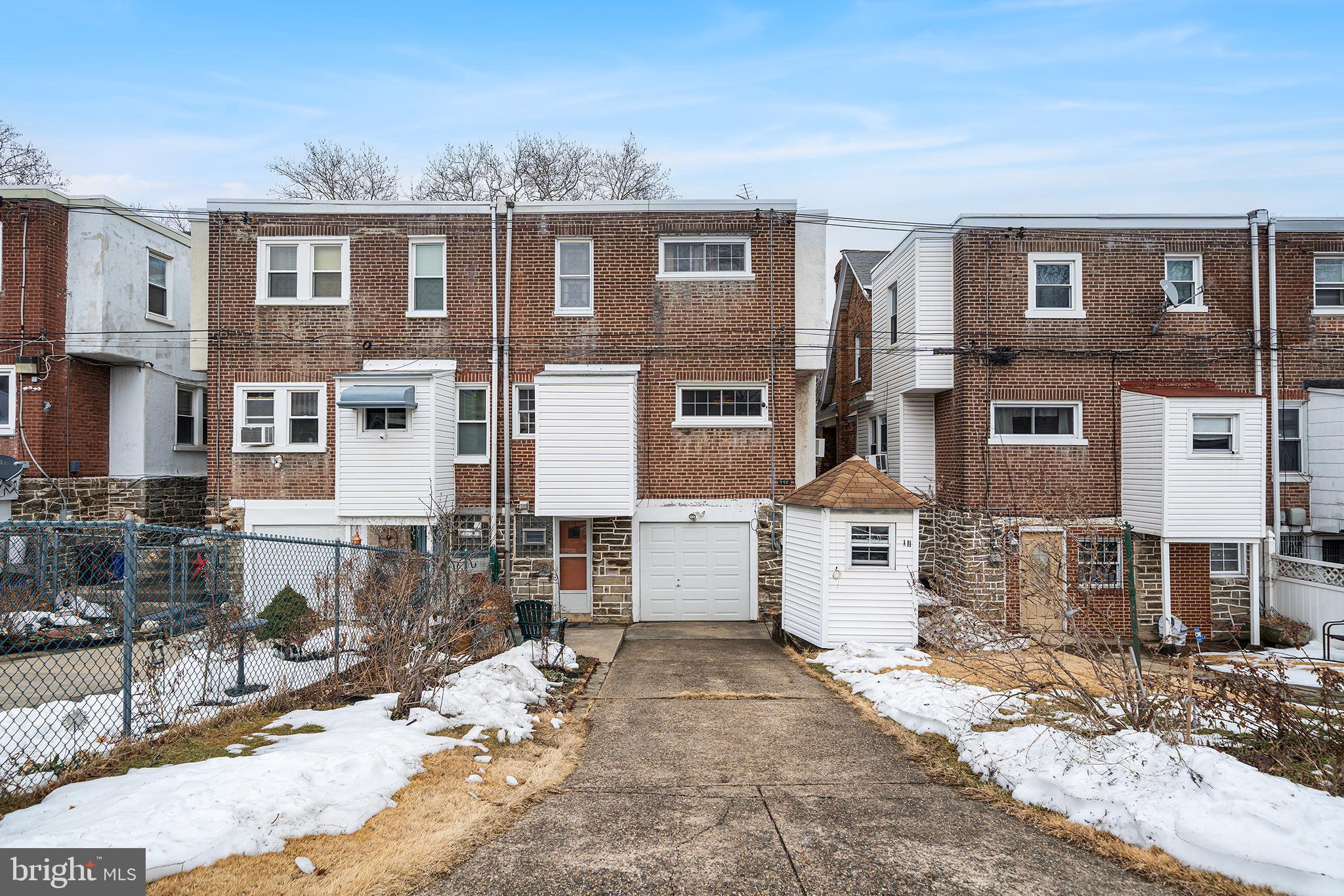 990 E GODFREY AVENUE