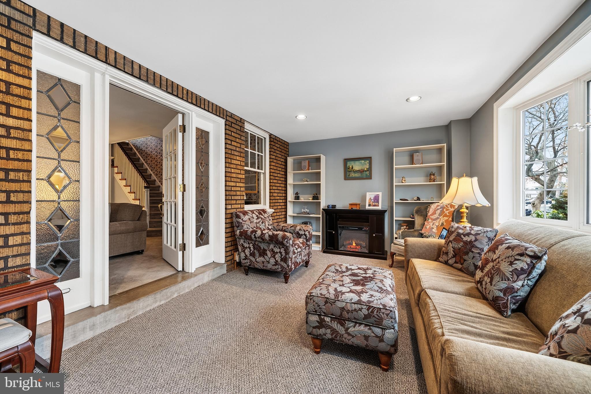 990 E GODFREY AVENUE