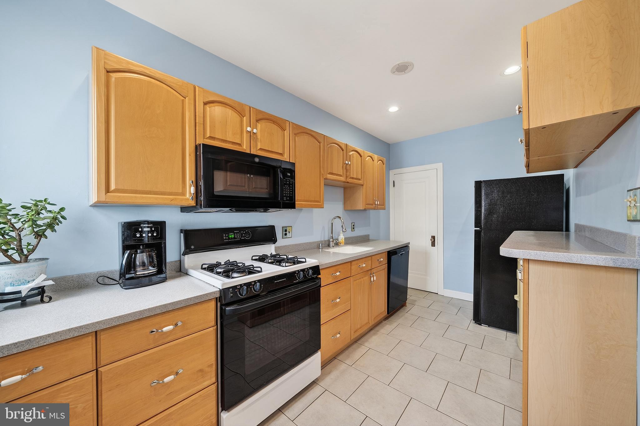 990 E GODFREY AVENUE