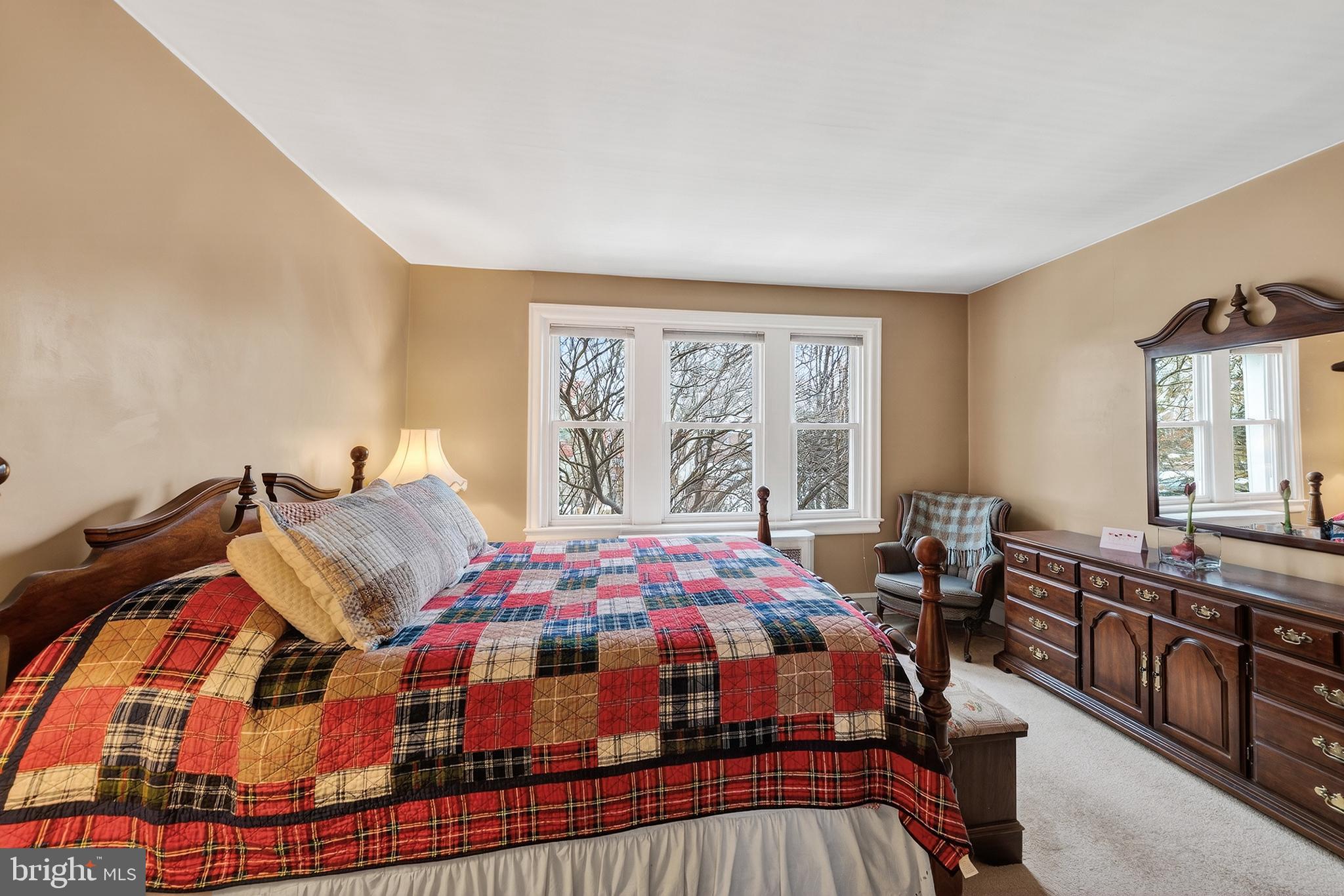 990 E GODFREY AVENUE