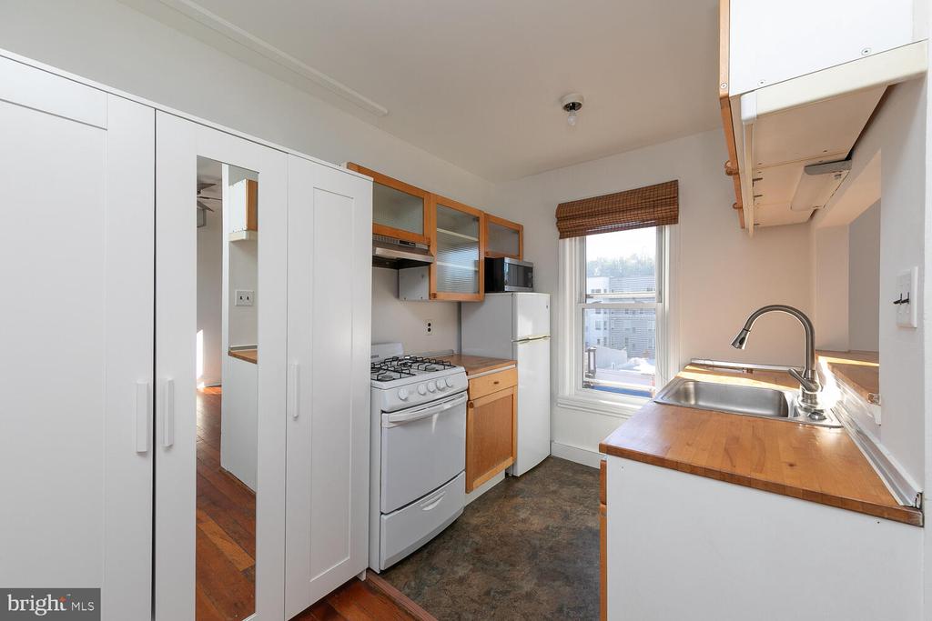4373 MAIN STREET 3F