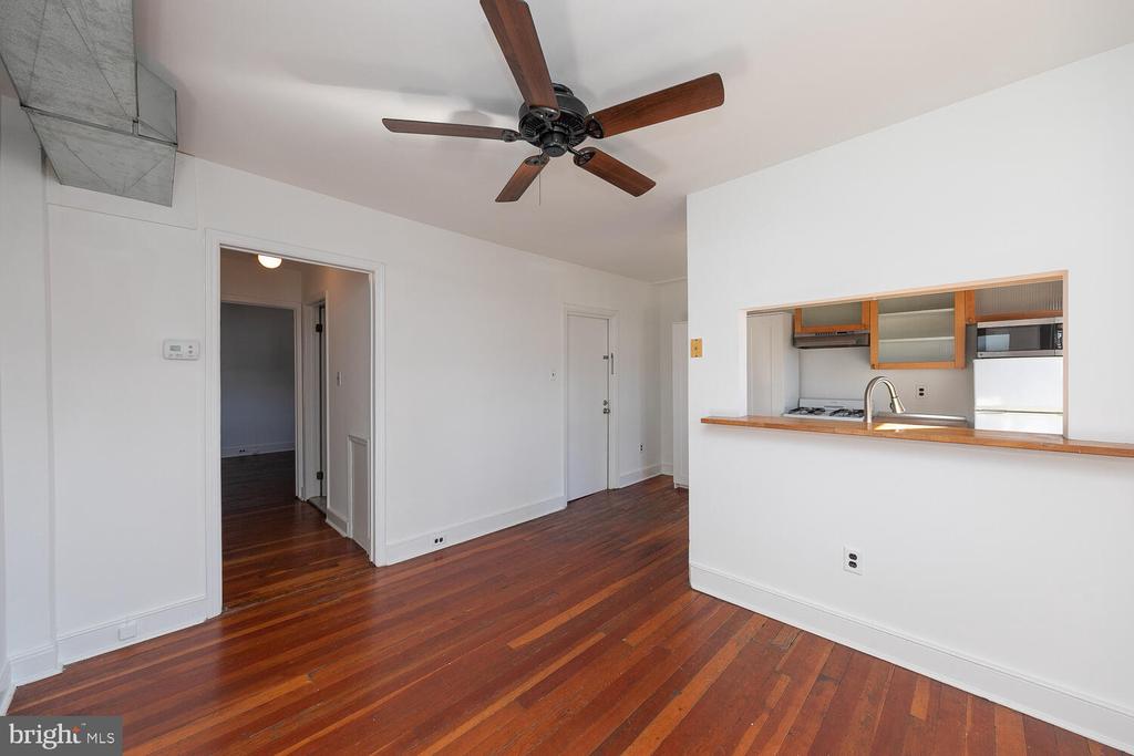4373 MAIN STREET 3F