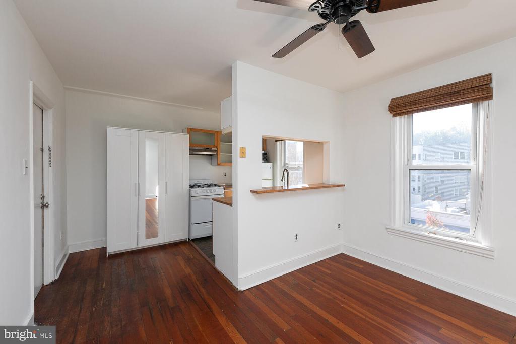 4373 MAIN STREET 3F