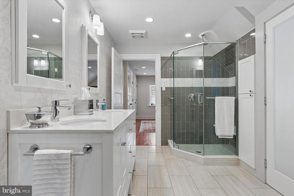 8111 SAINT MARTINS LANE