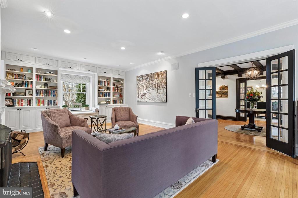 8111 SAINT MARTINS LANE