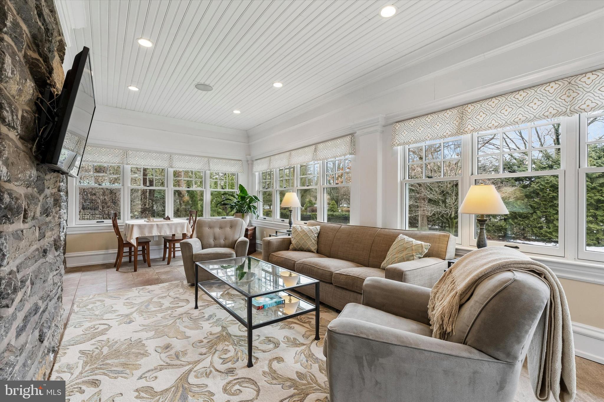 8111 SAINT MARTINS LANE