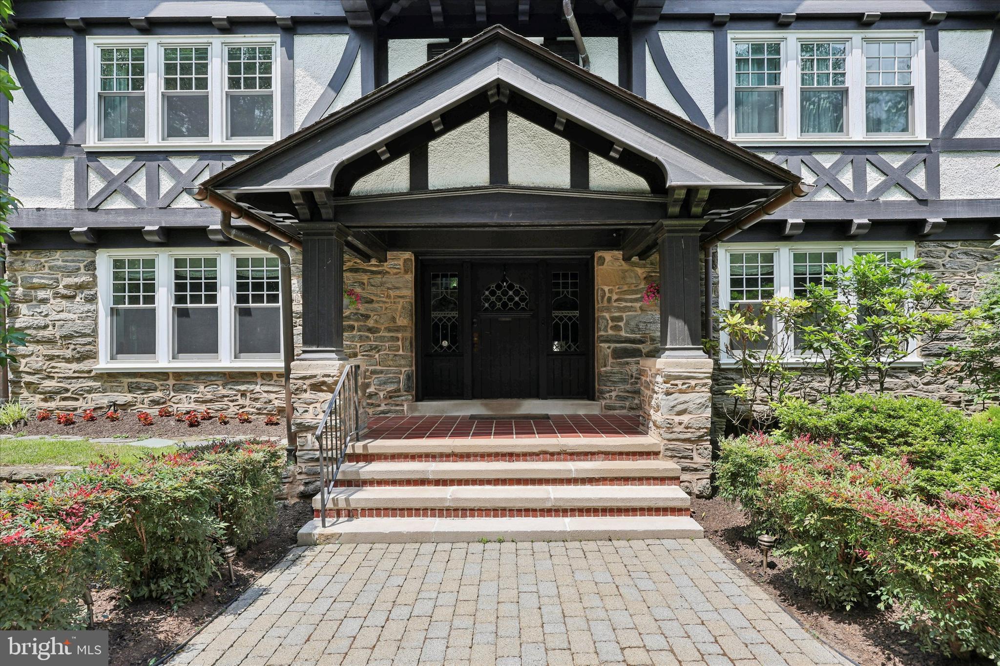 8111 SAINT MARTINS LANE