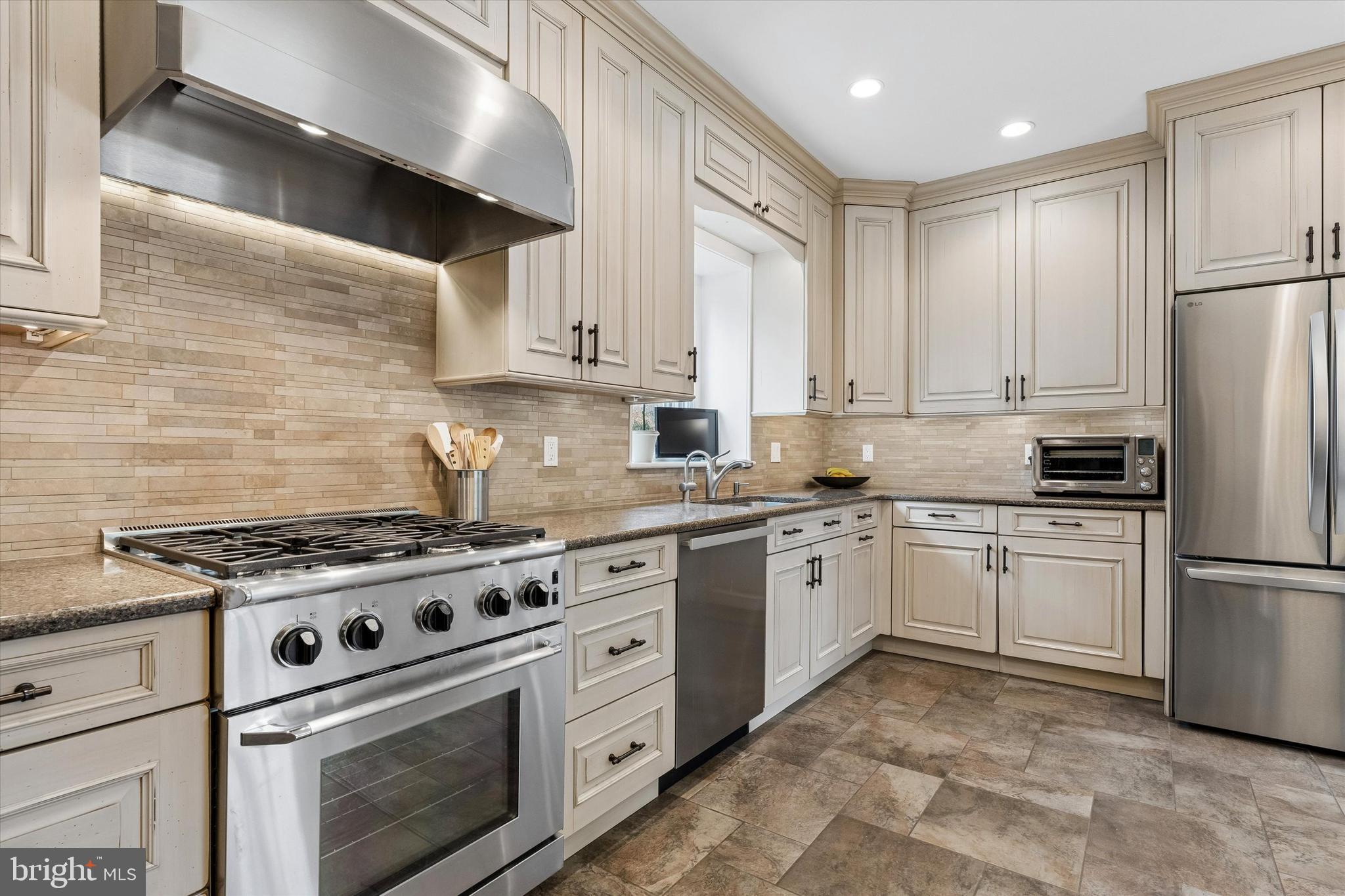 8111 SAINT MARTINS LANE