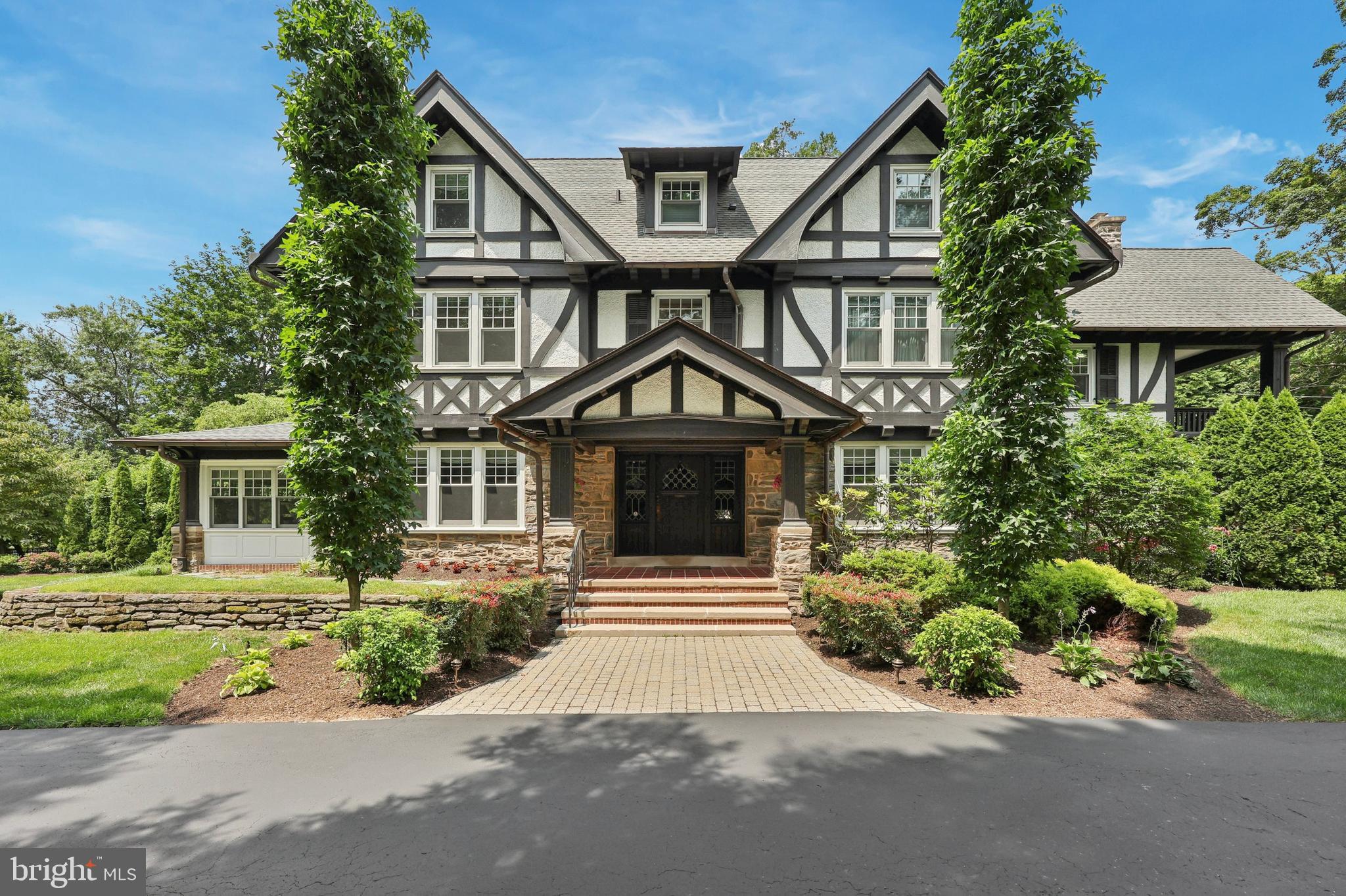 8111 SAINT MARTINS LANE