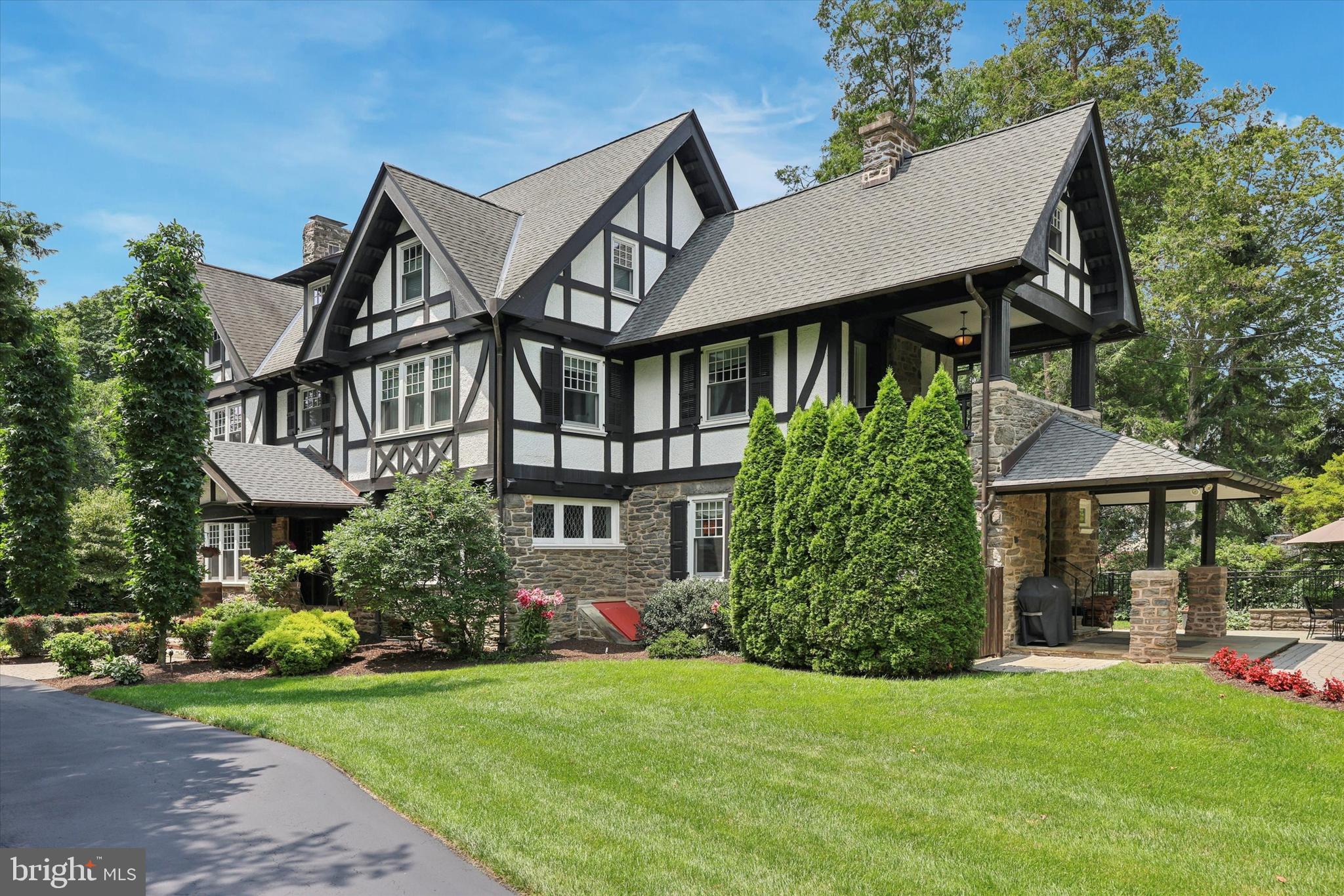 8111 SAINT MARTINS LANE