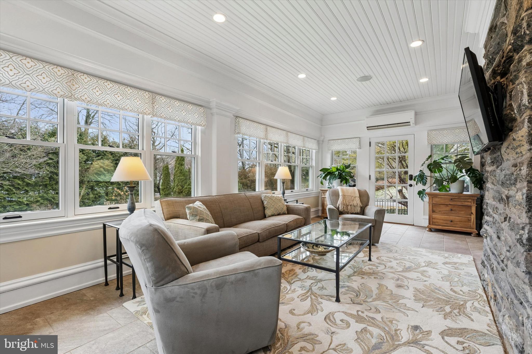 8111 SAINT MARTINS LANE