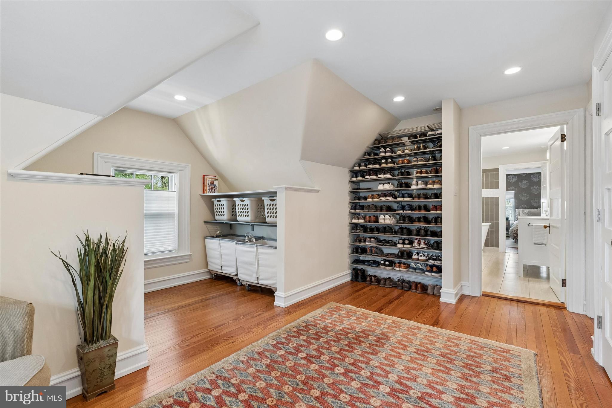 8111 SAINT MARTINS LANE