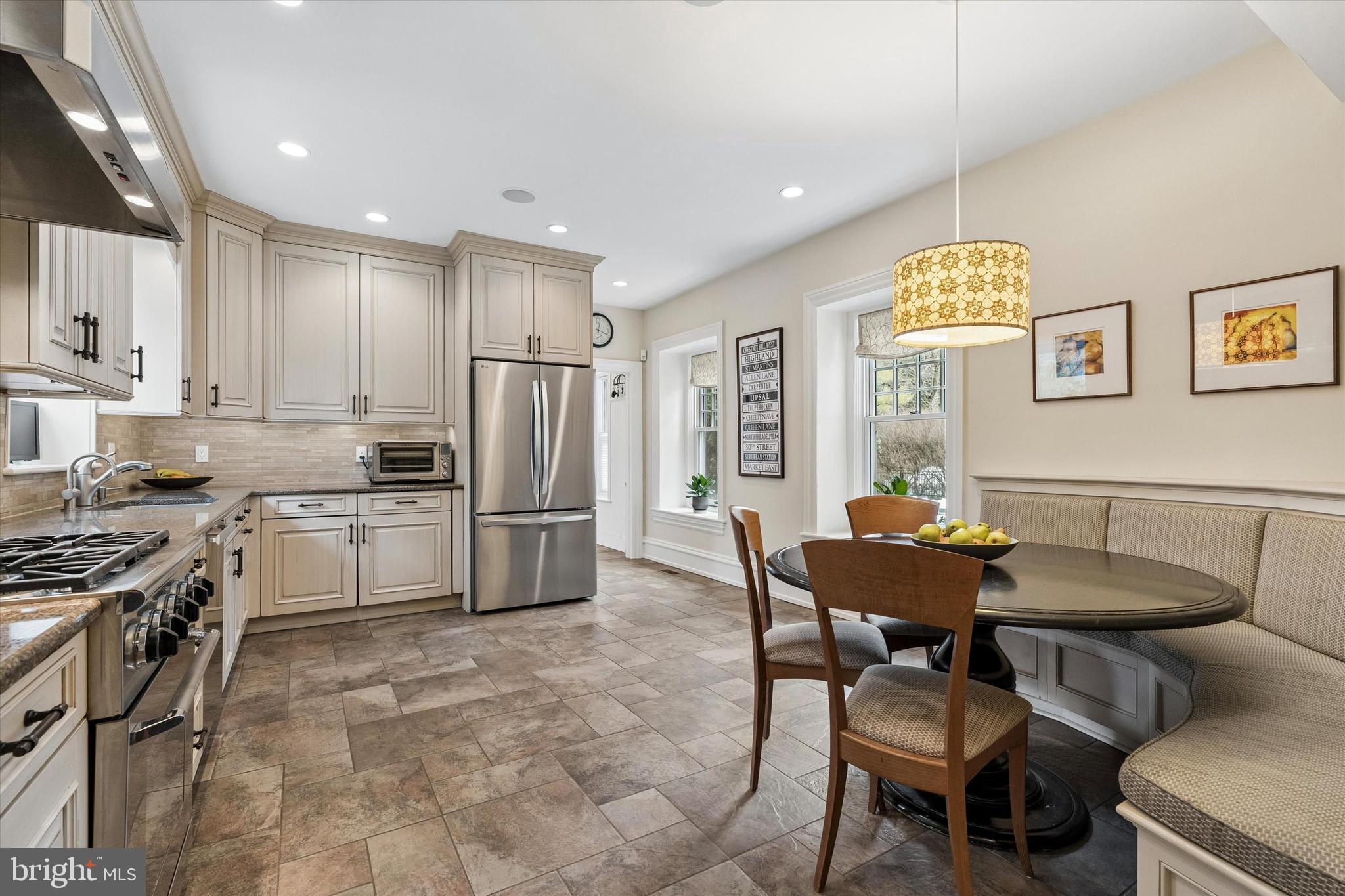 8111 SAINT MARTINS LANE