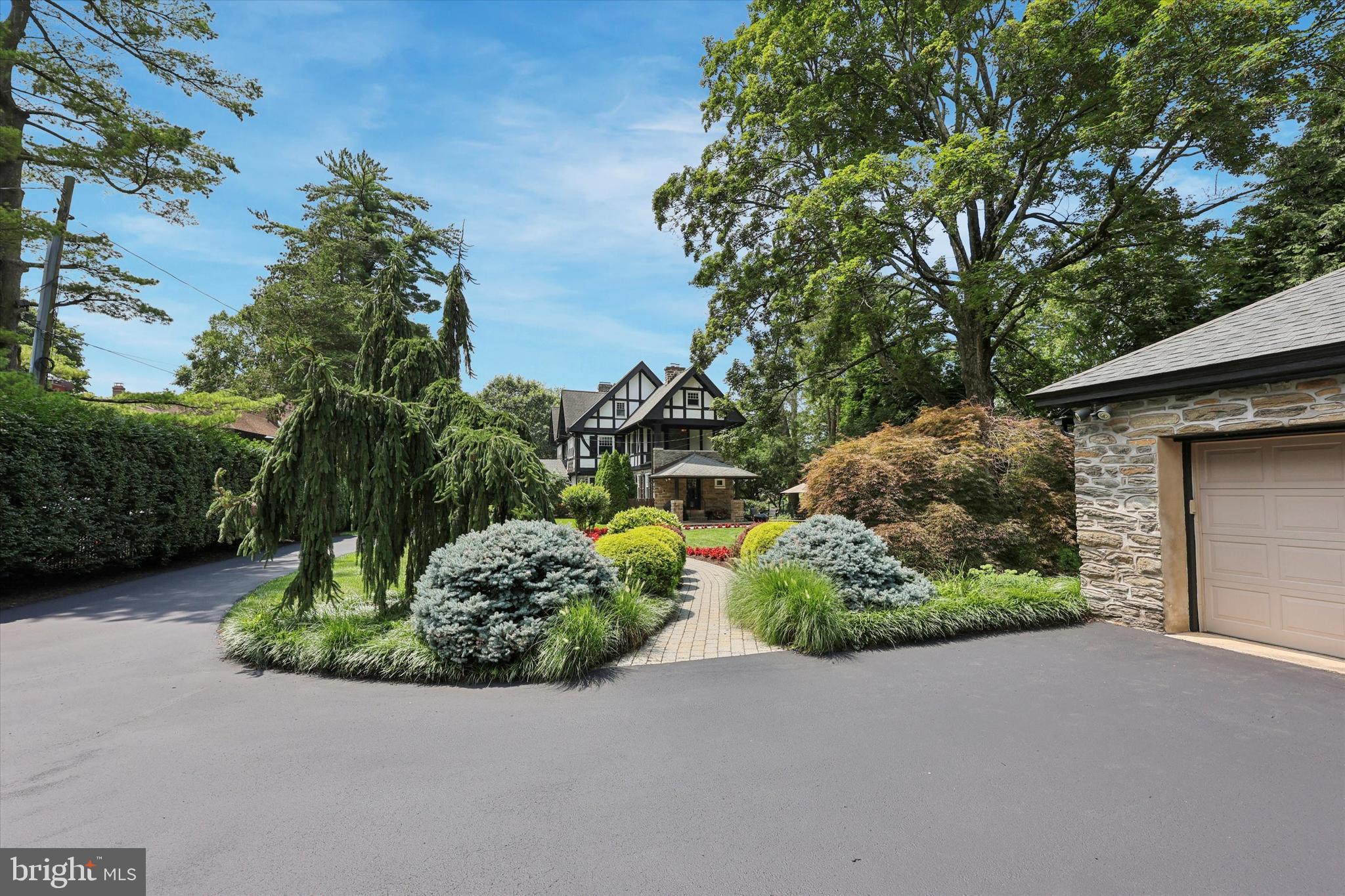 8111 SAINT MARTINS LANE