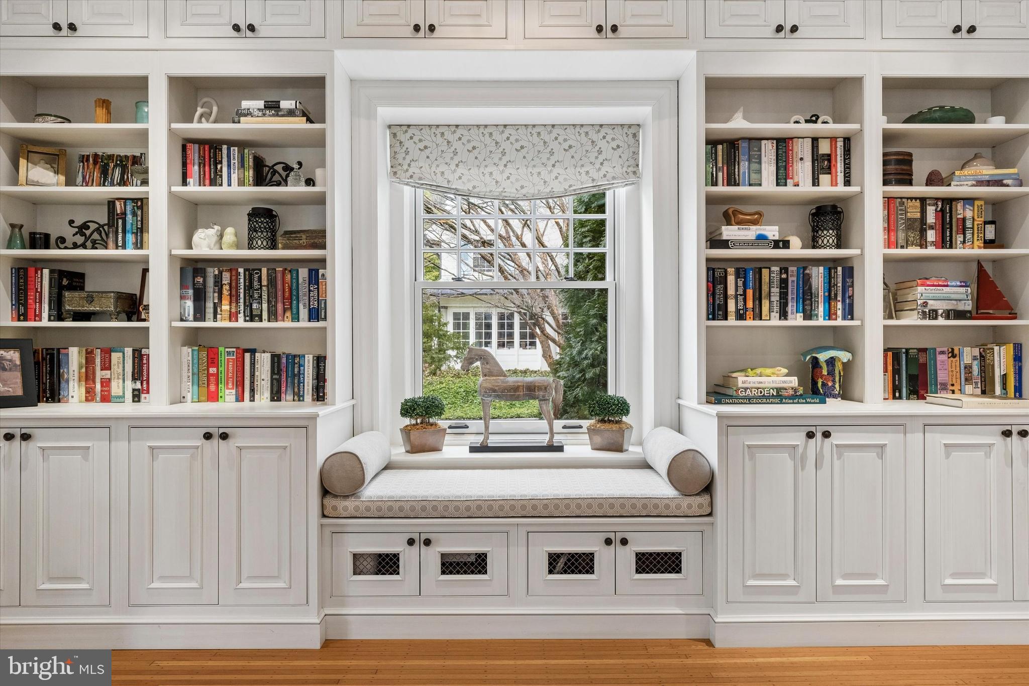 8111 SAINT MARTINS LANE