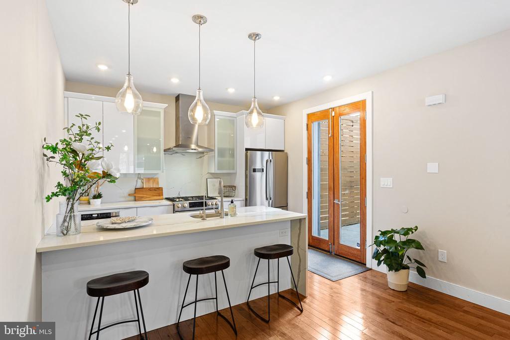 610 S 7TH STREET