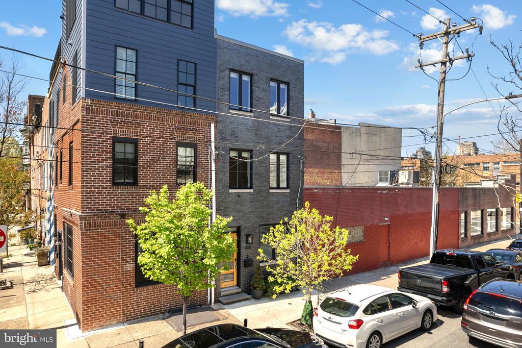 610 S 7TH STREET