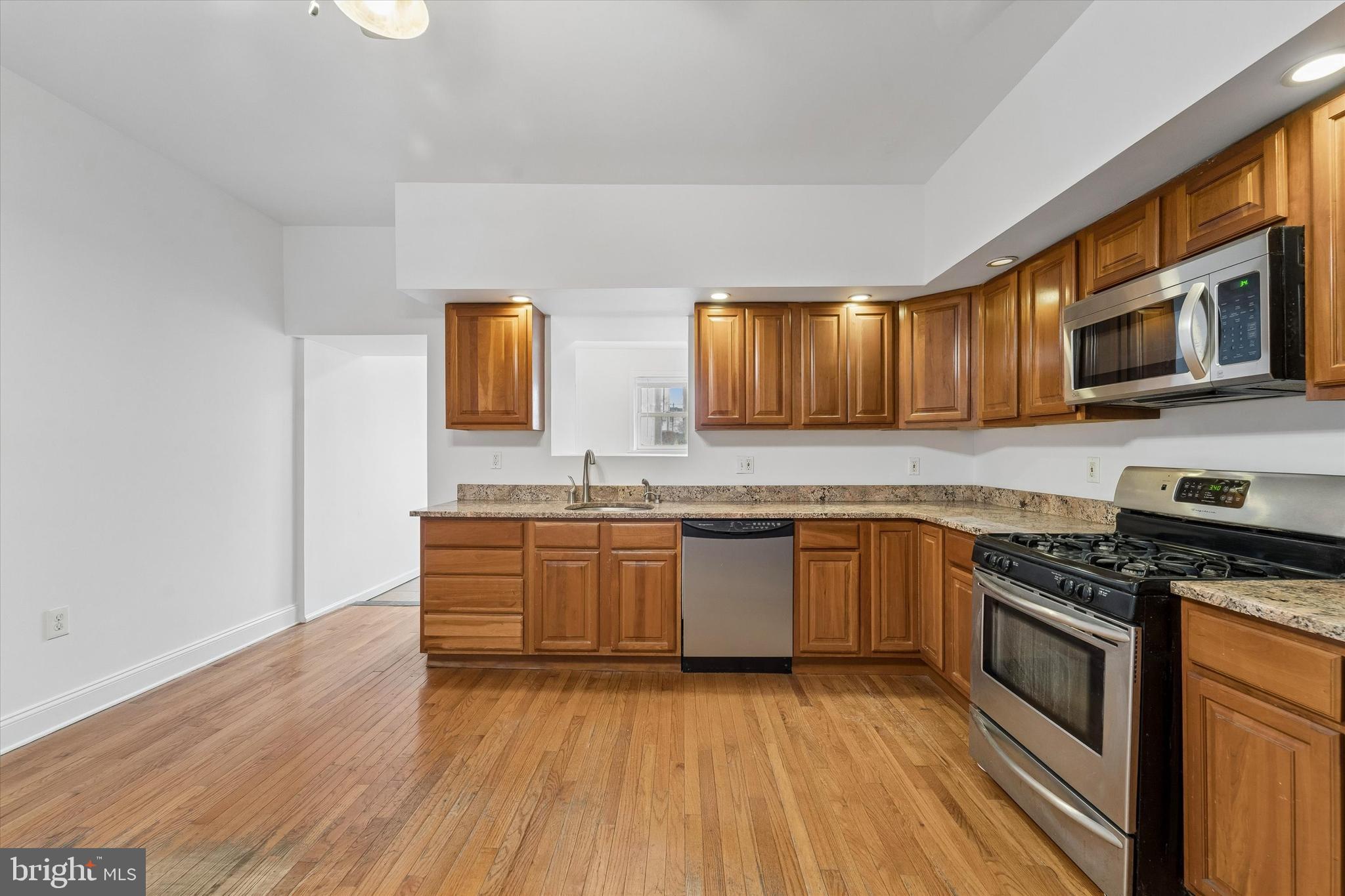 3452 SUNNYSIDE AVENUE