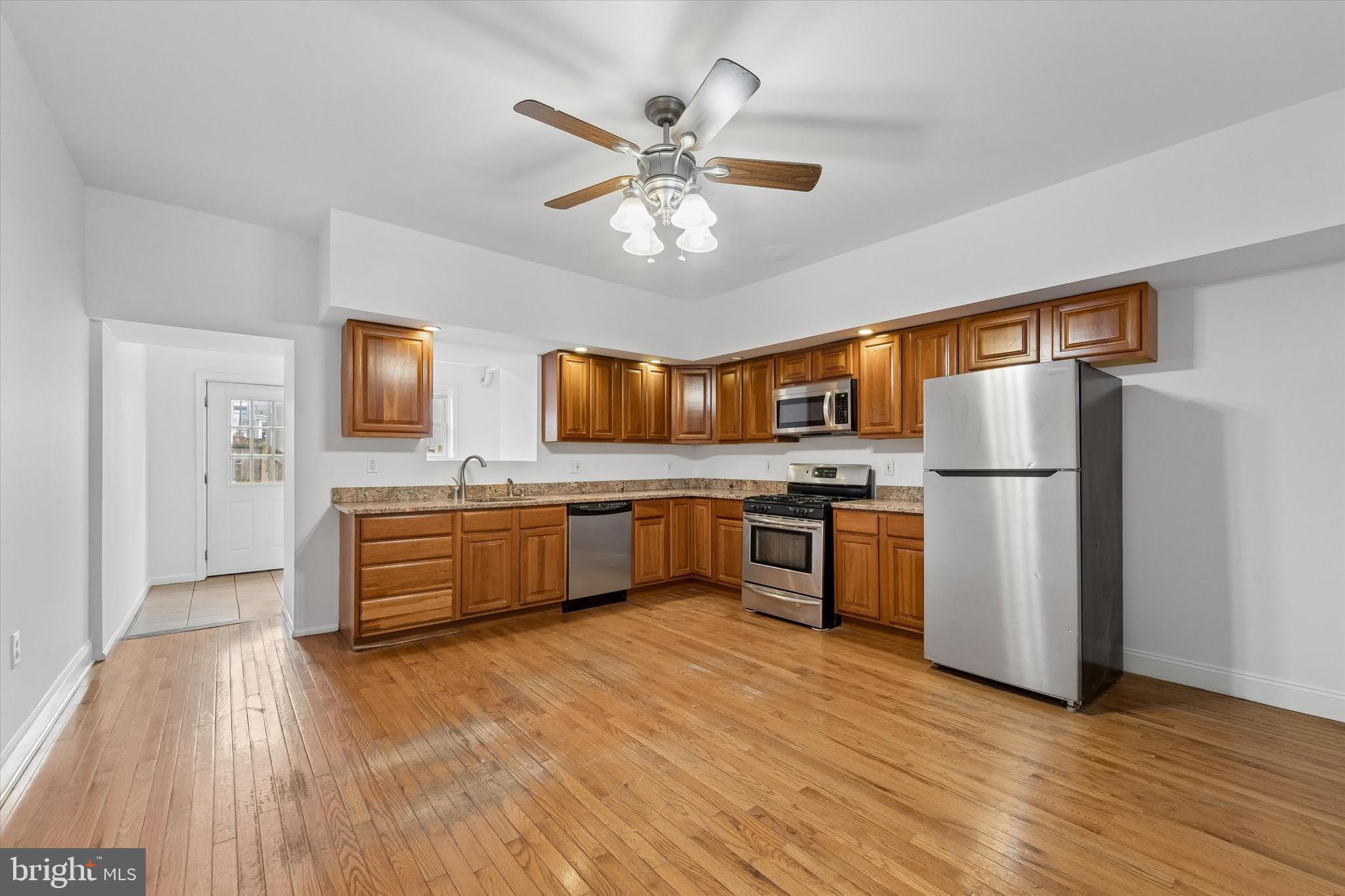 3452 SUNNYSIDE AVENUE