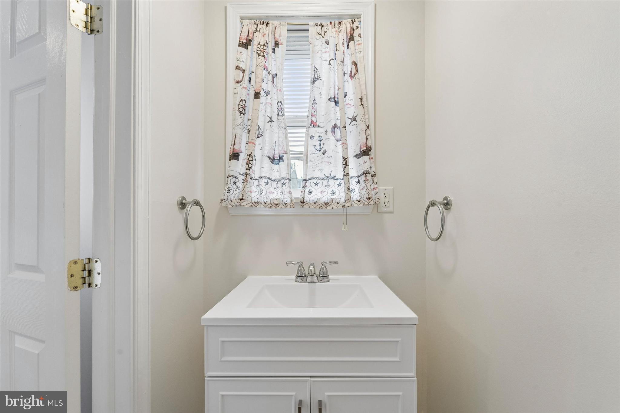 3452 SUNNYSIDE AVENUE