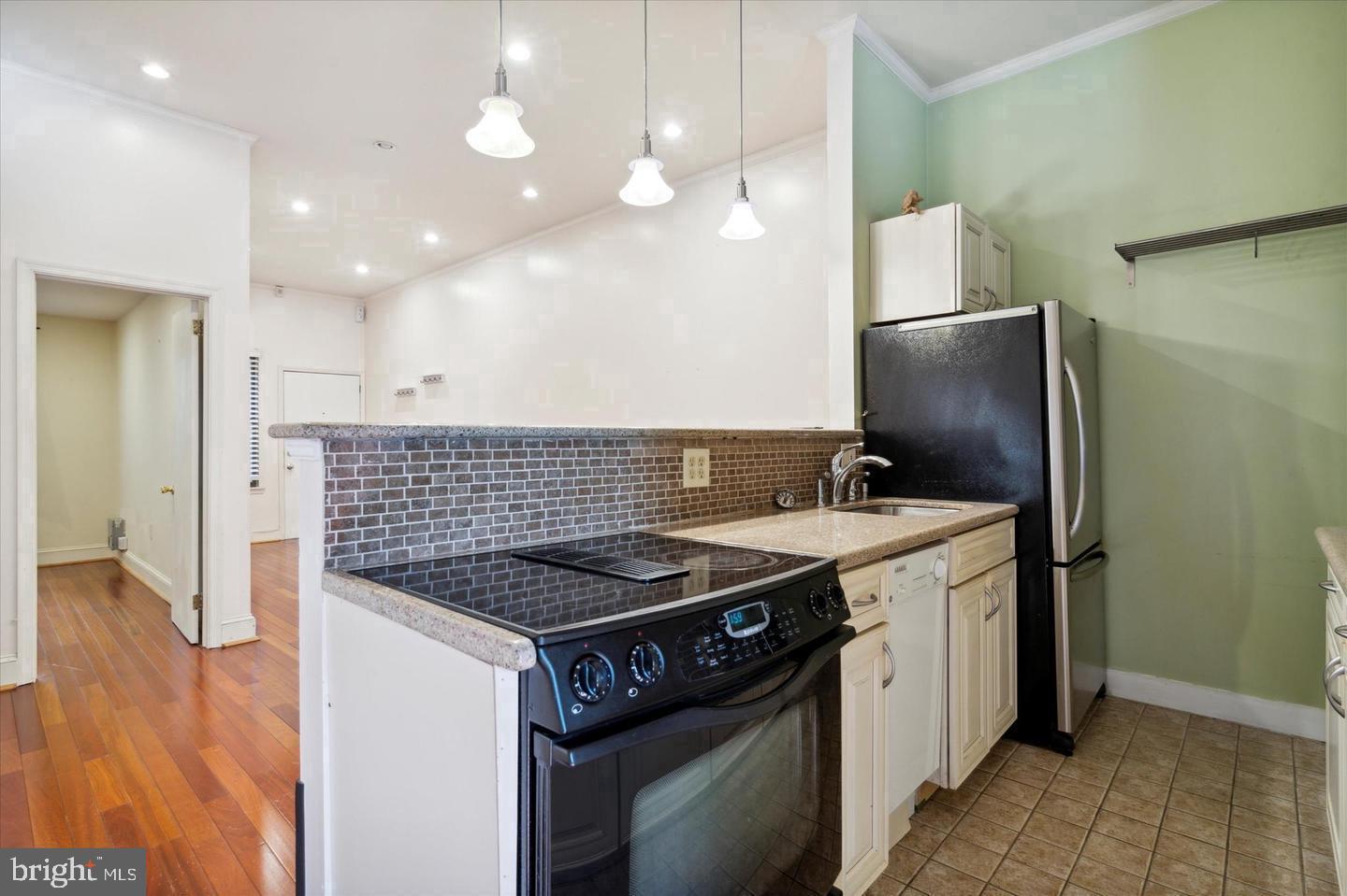 1914 FAIRMOUNT AVENUE 5