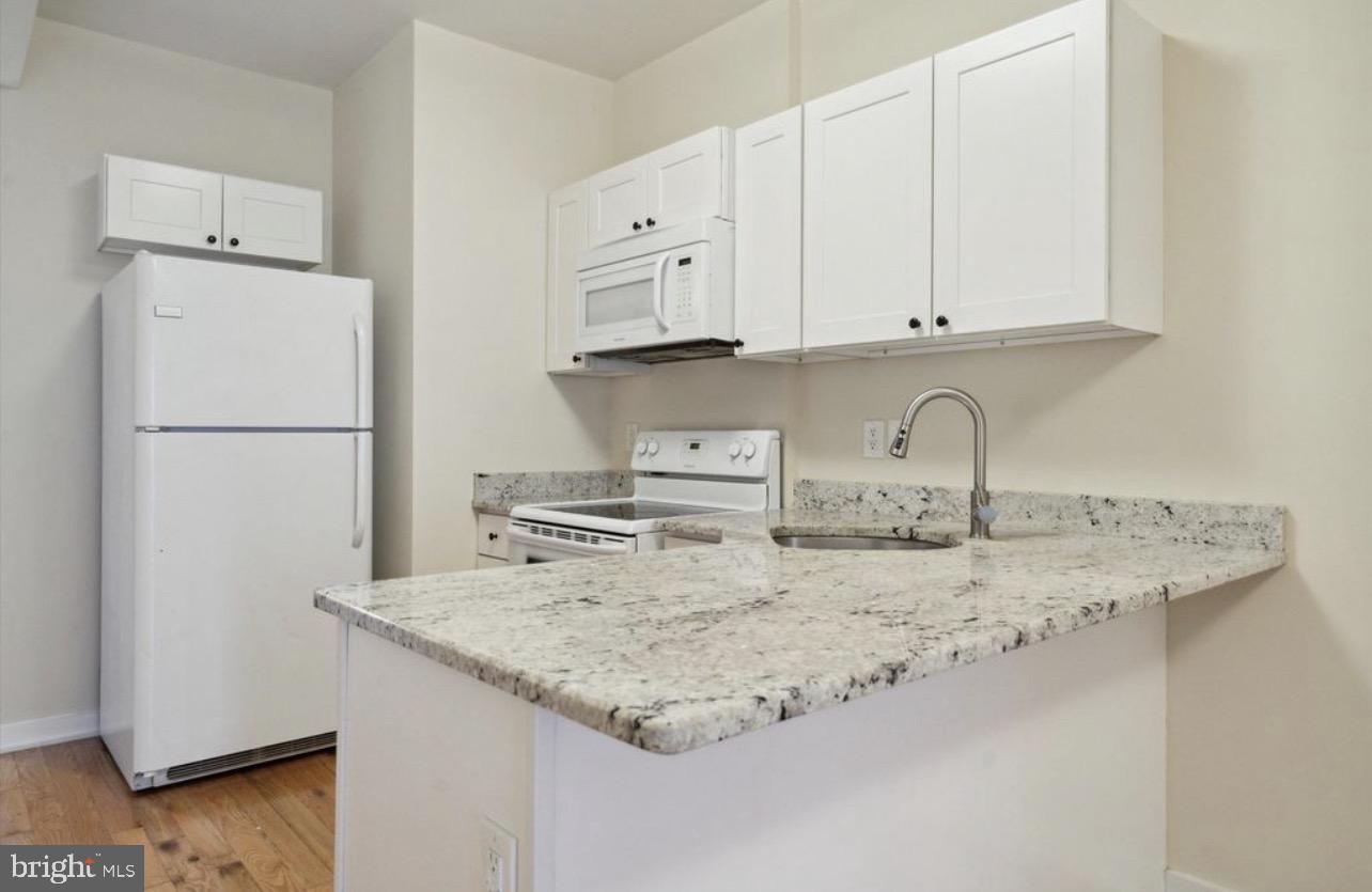 1206 E PALMER STREET 3