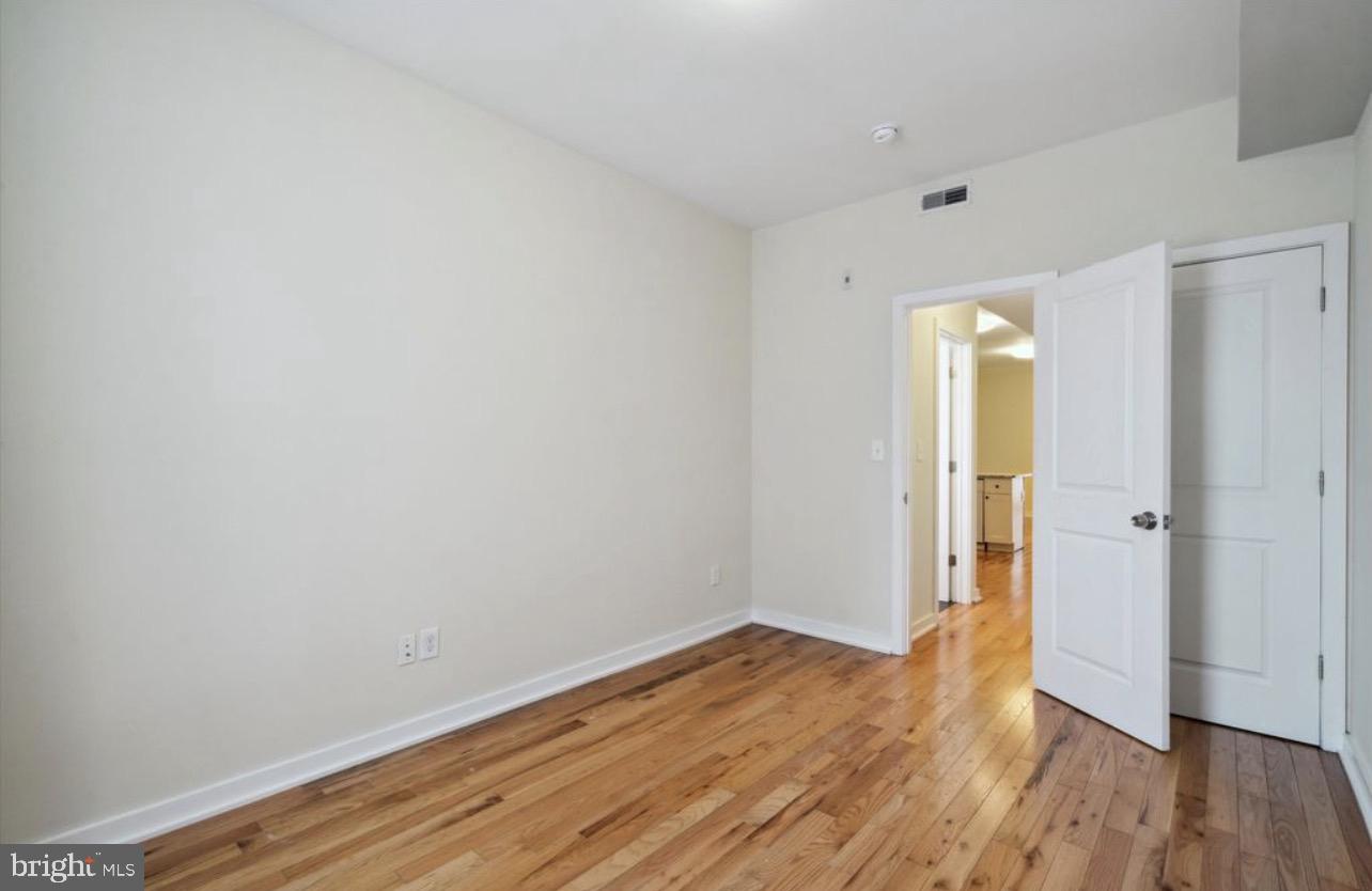 1206 E PALMER STREET 3