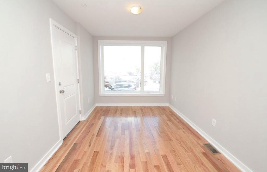 1206 E PALMER STREET 3