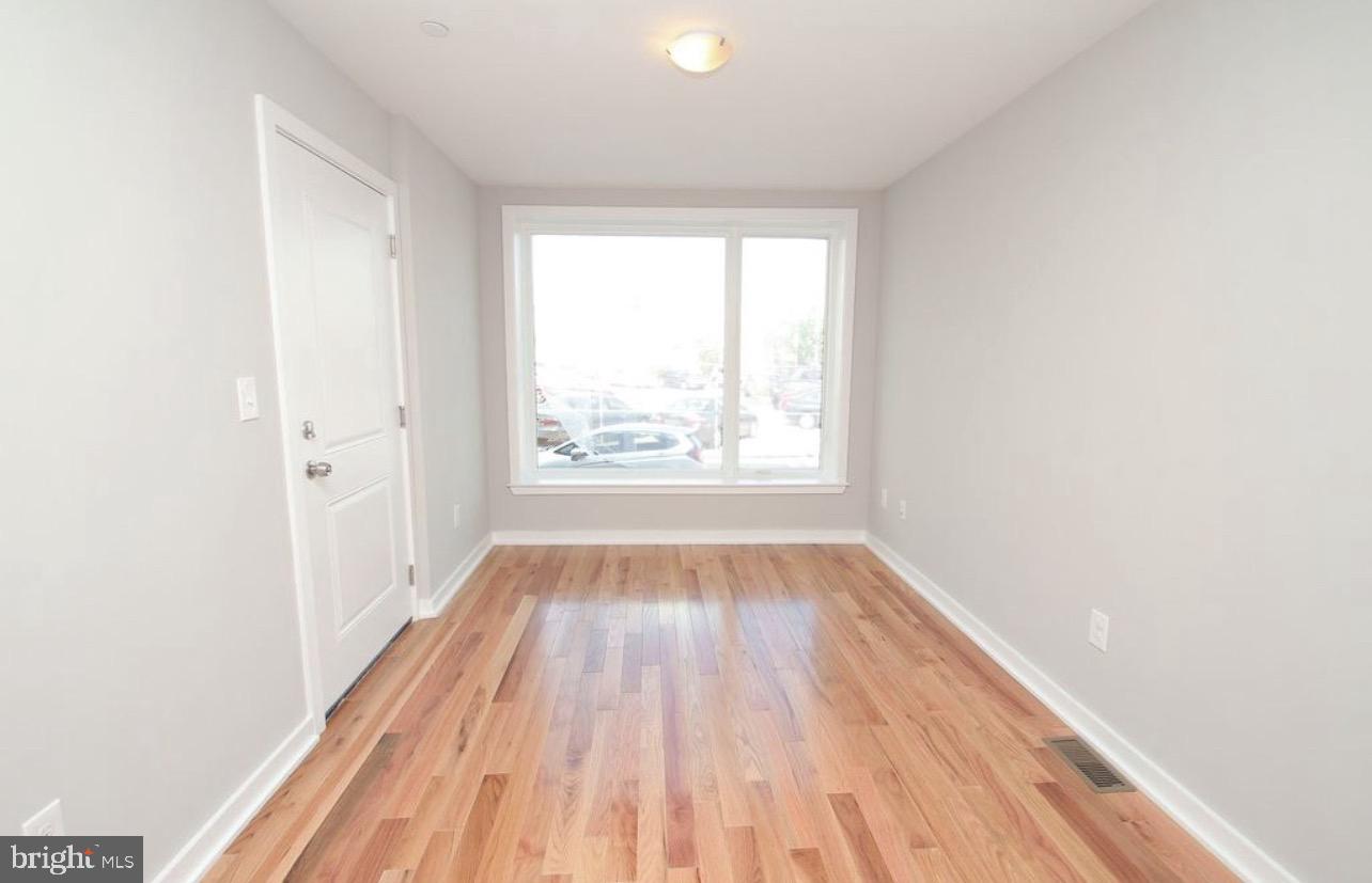1206 E PALMER STREET 3