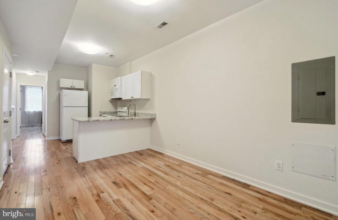 1206 E PALMER STREET 3